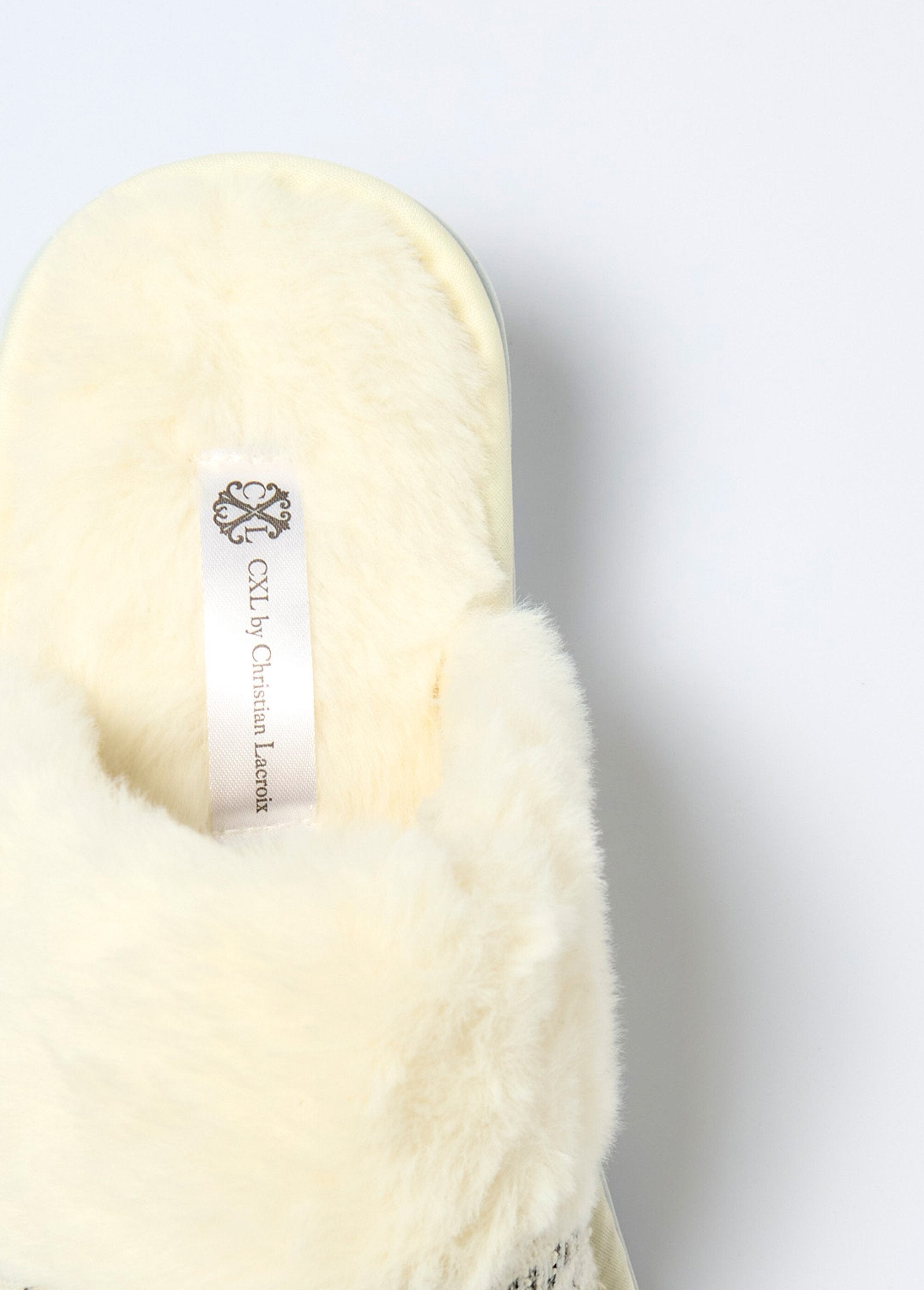 Ciabatte_con_bordo_in_pelliccia_Beige_DE1_slim