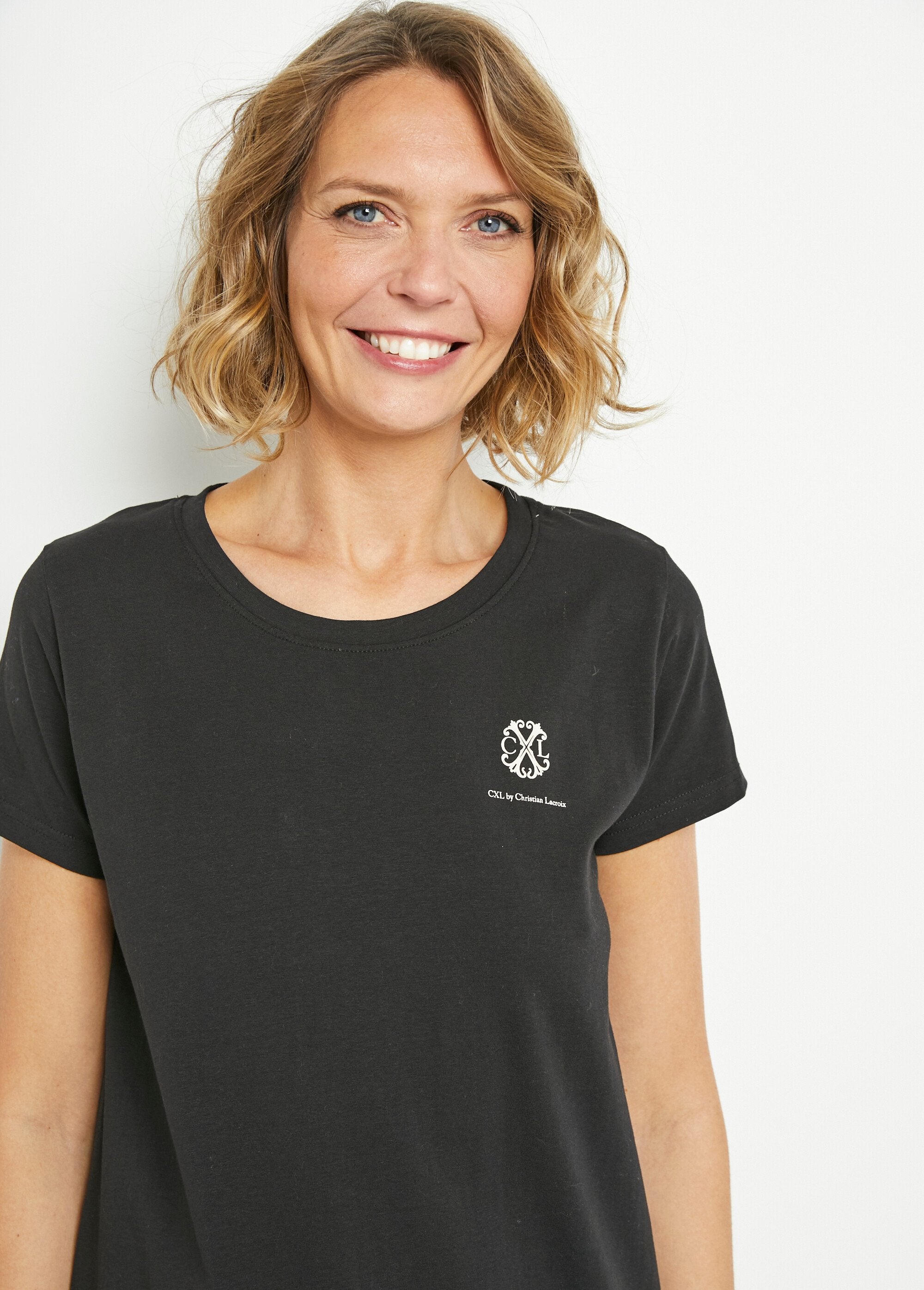 Camicia_da_notte_in_pizzo_a_maniche_corte_Noir_DE1_slim