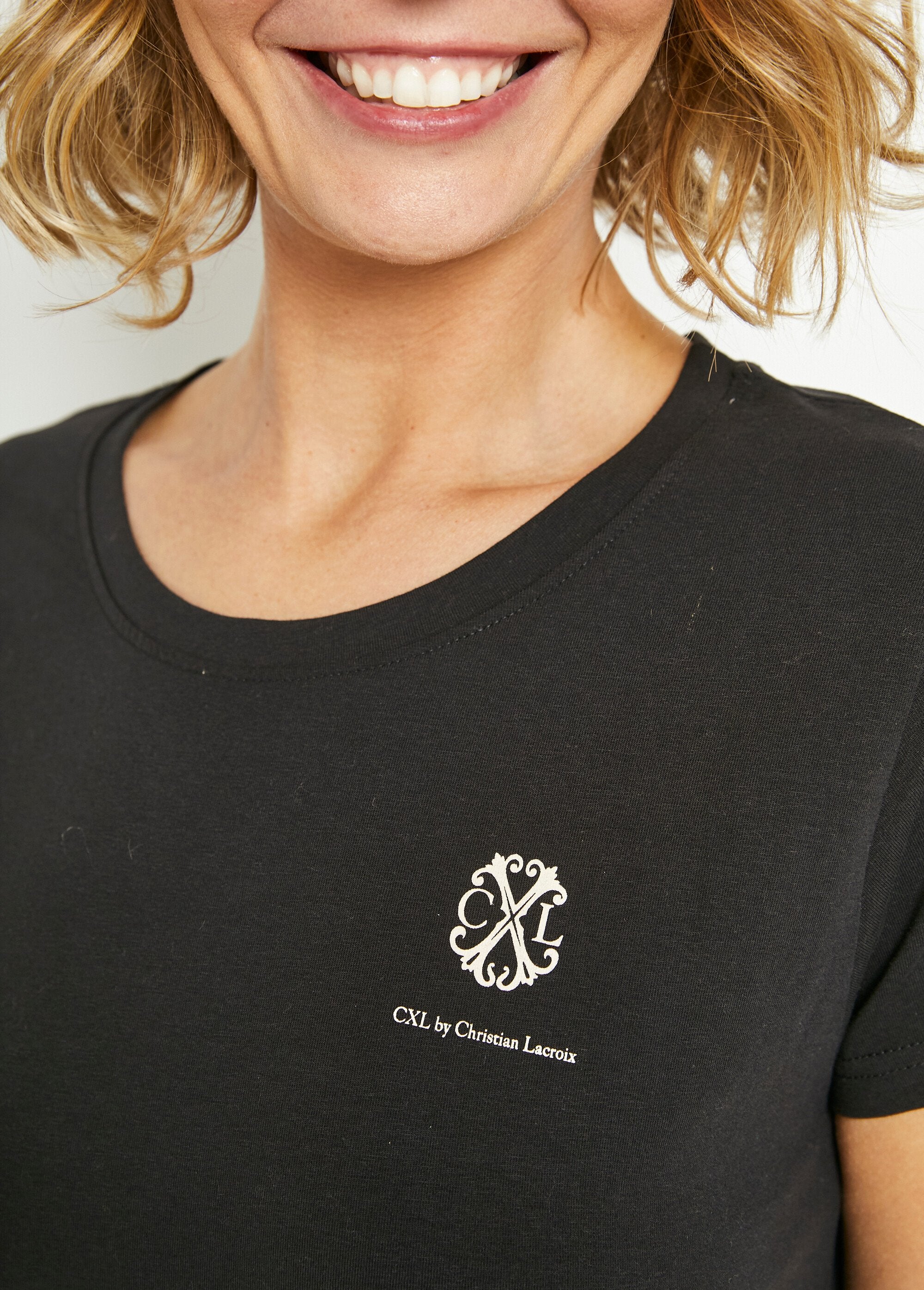 Camicia_da_notte_in_pizzo_a_maniche_corte_Noir_DE2_slim