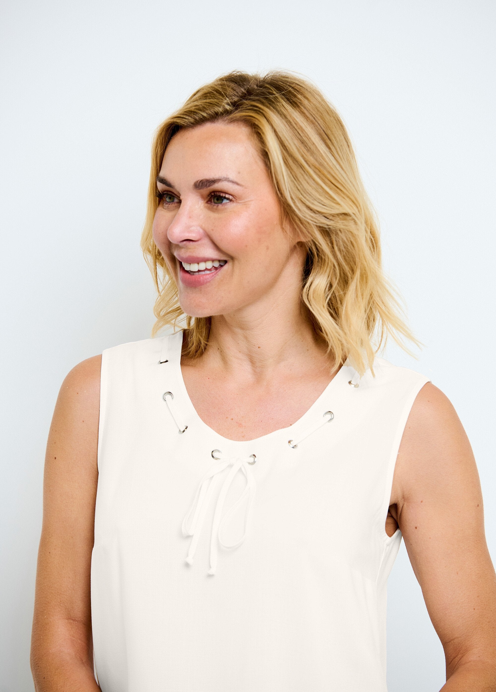 Canottiera_lunga_con_scollo_rotondo,_a_tinta_unita_o_stampata_Ecru_DE1_slim