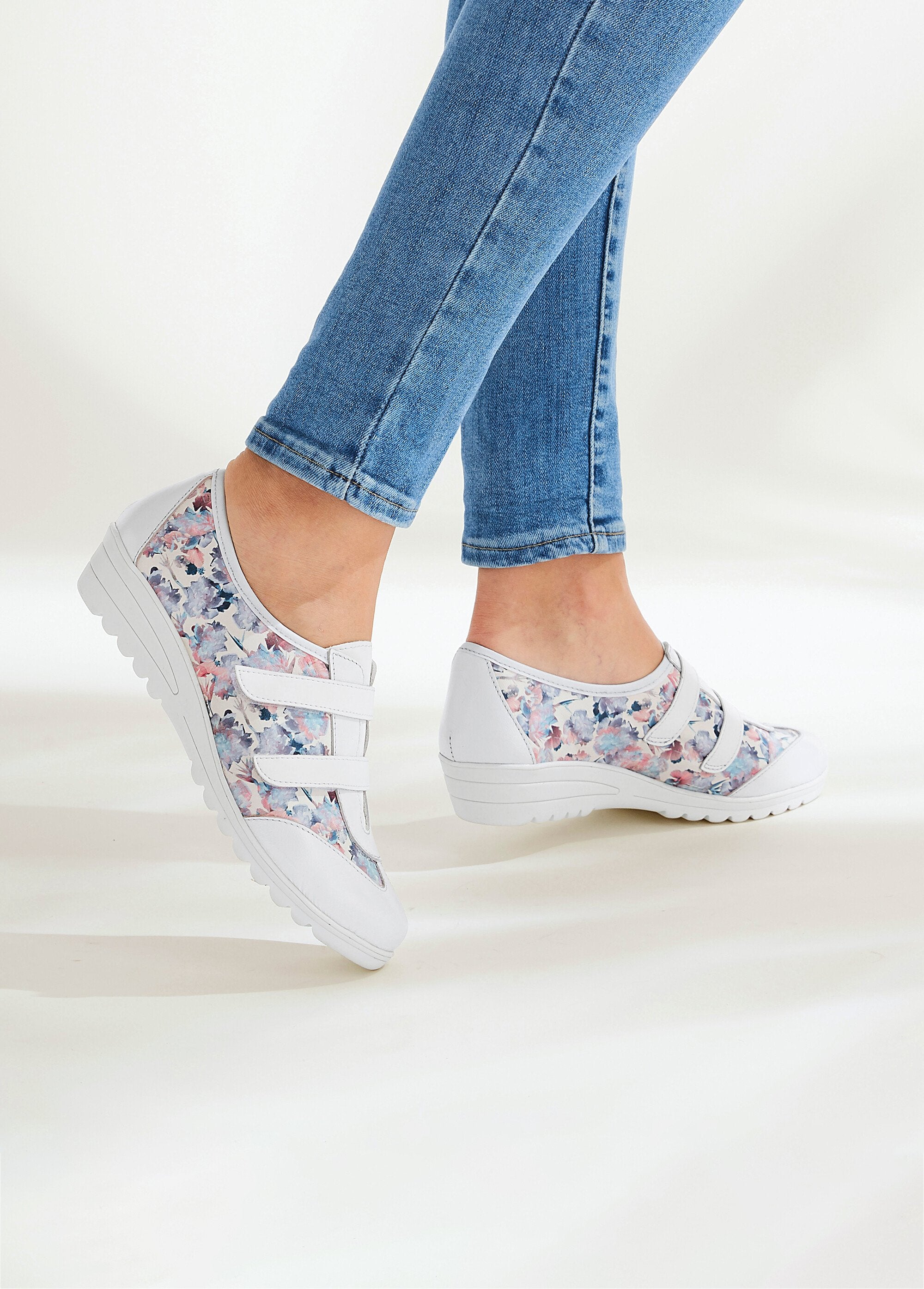 Derive_in_pelle_di_larghezza_comoda_con_chiusura_a_velcro_Imprime_SF1_slim