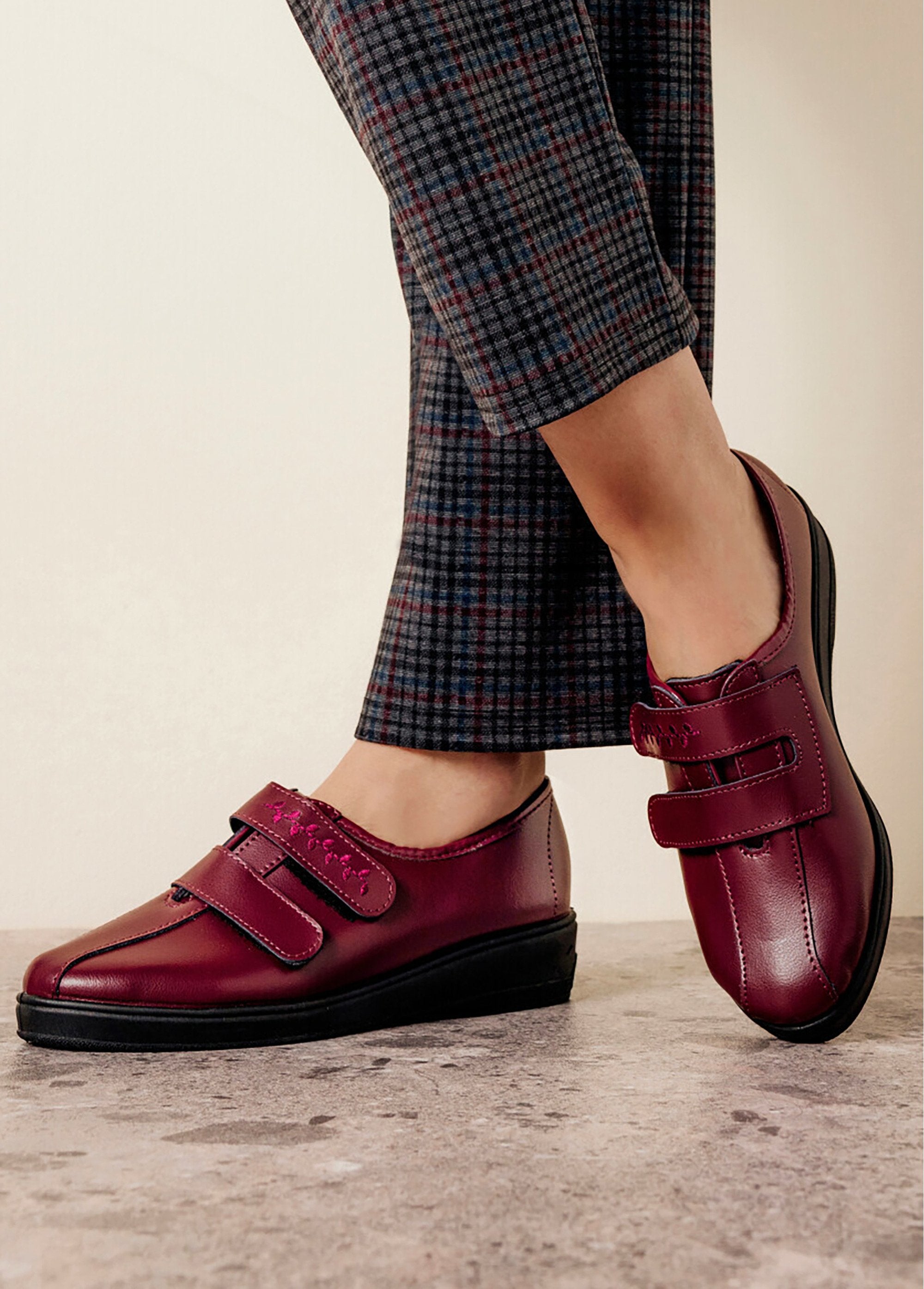 Derbies_larghe_in_pelle_ricamate_con_velcro_Bordeaux_SF1_slim