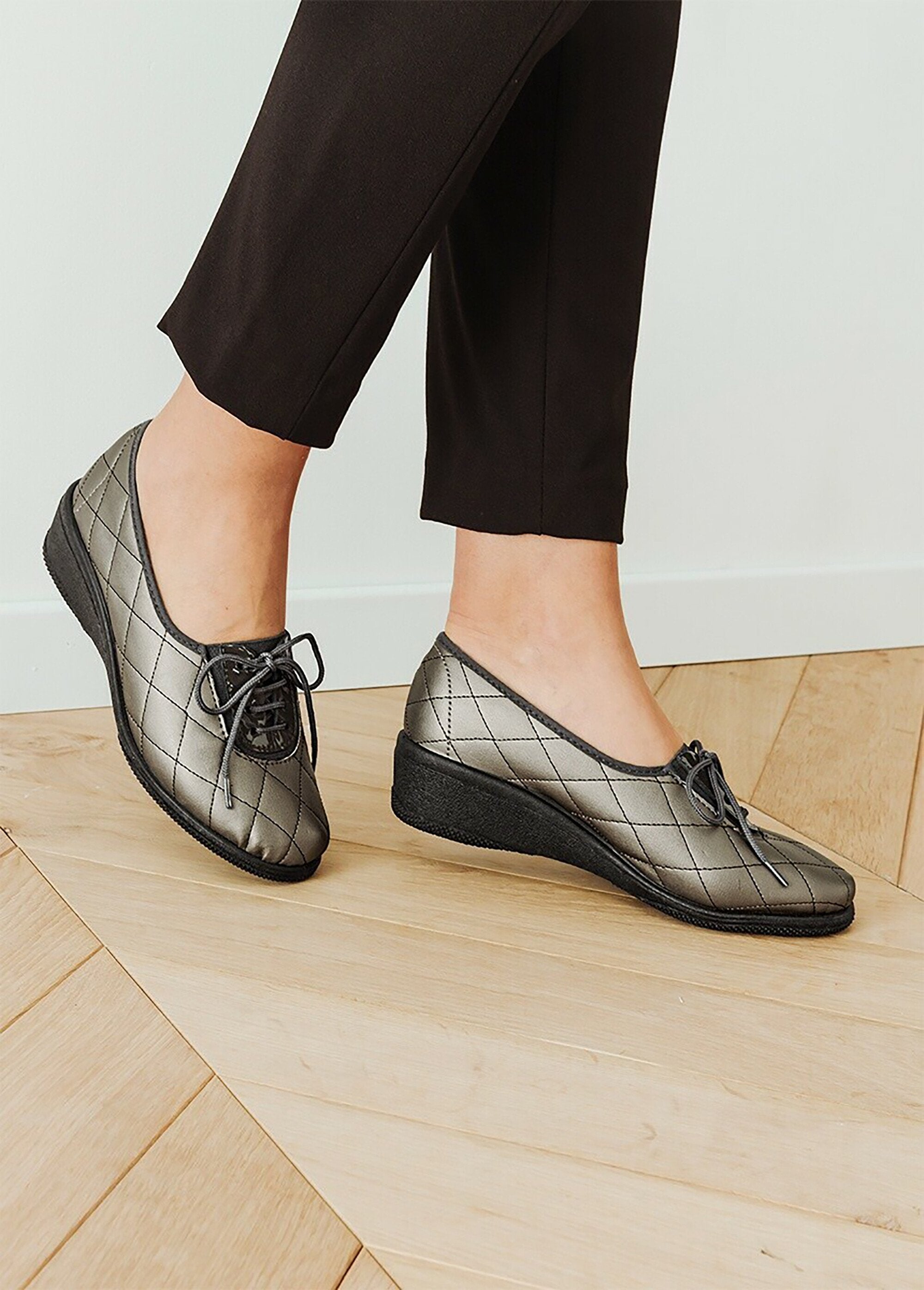 Derby_elasticizzato_ampio_e_confortevole_con_effetto_stringato_Bronzo_SF1_slim