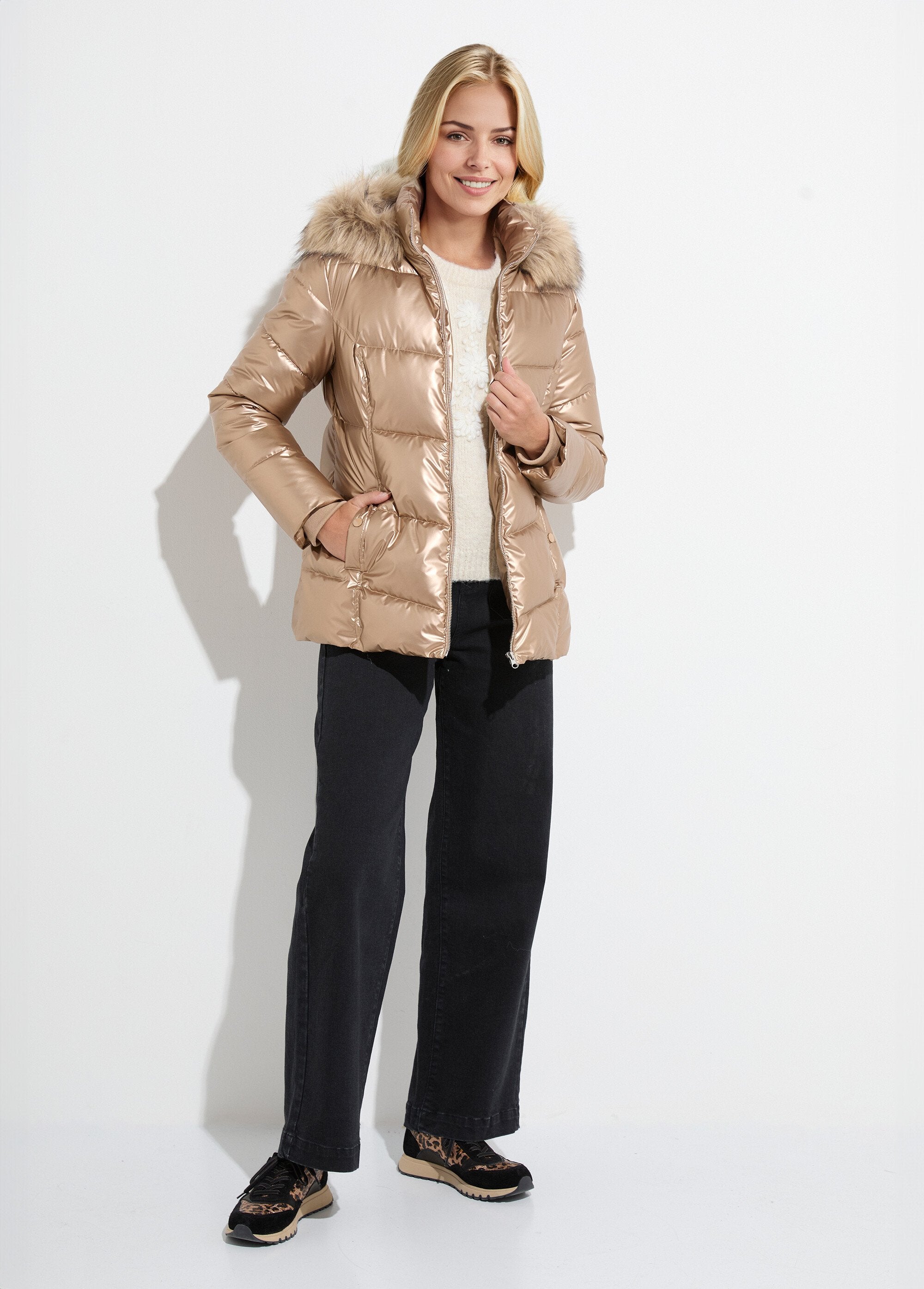 Giacca_corta_imbottita_trapuntata_con_cappuccio_effetto_metallizzato_Dore_SF1_slim