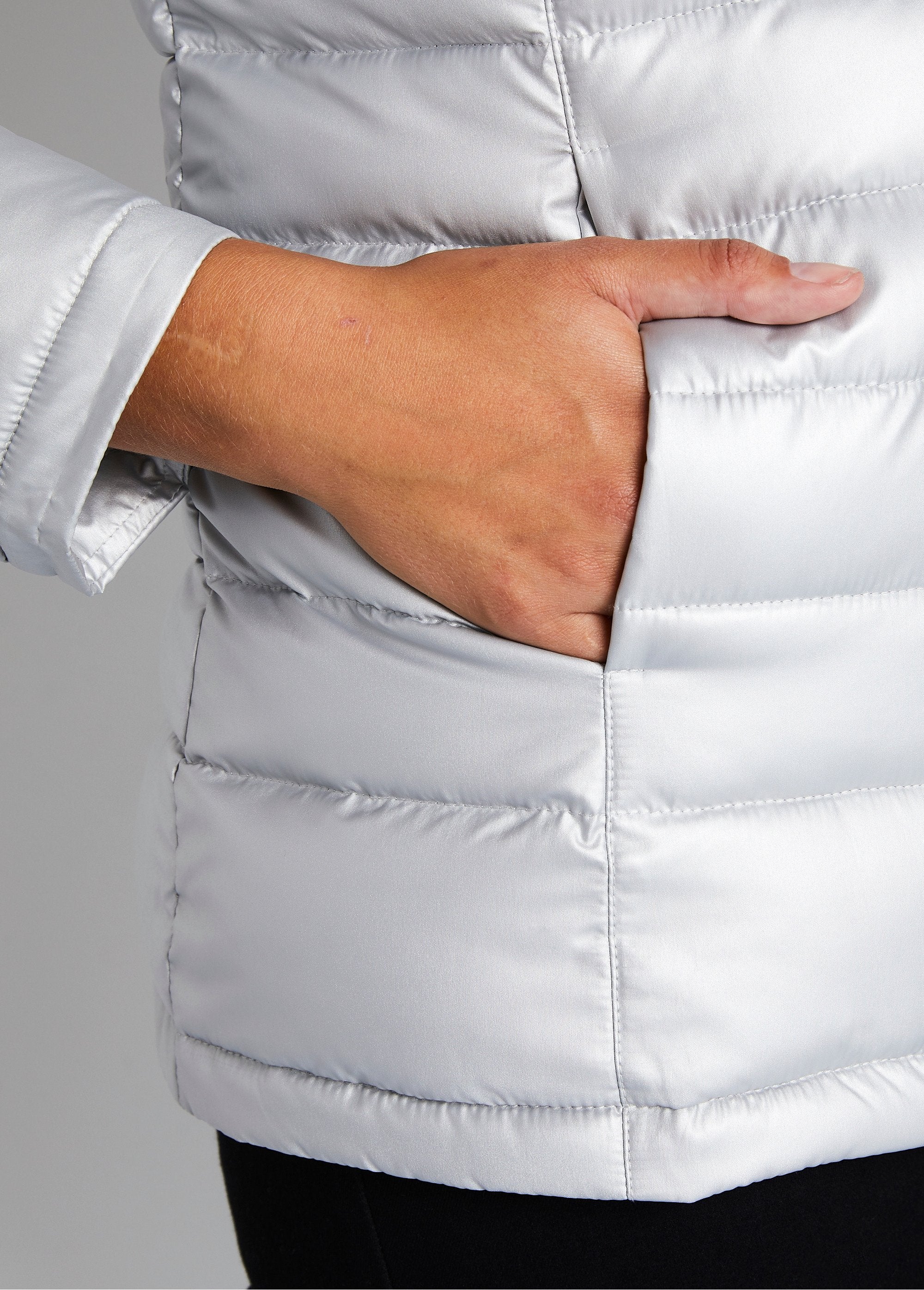 Piumino_corto_a_maniche_lunghe_con_zip_Soldi_DE3_slim