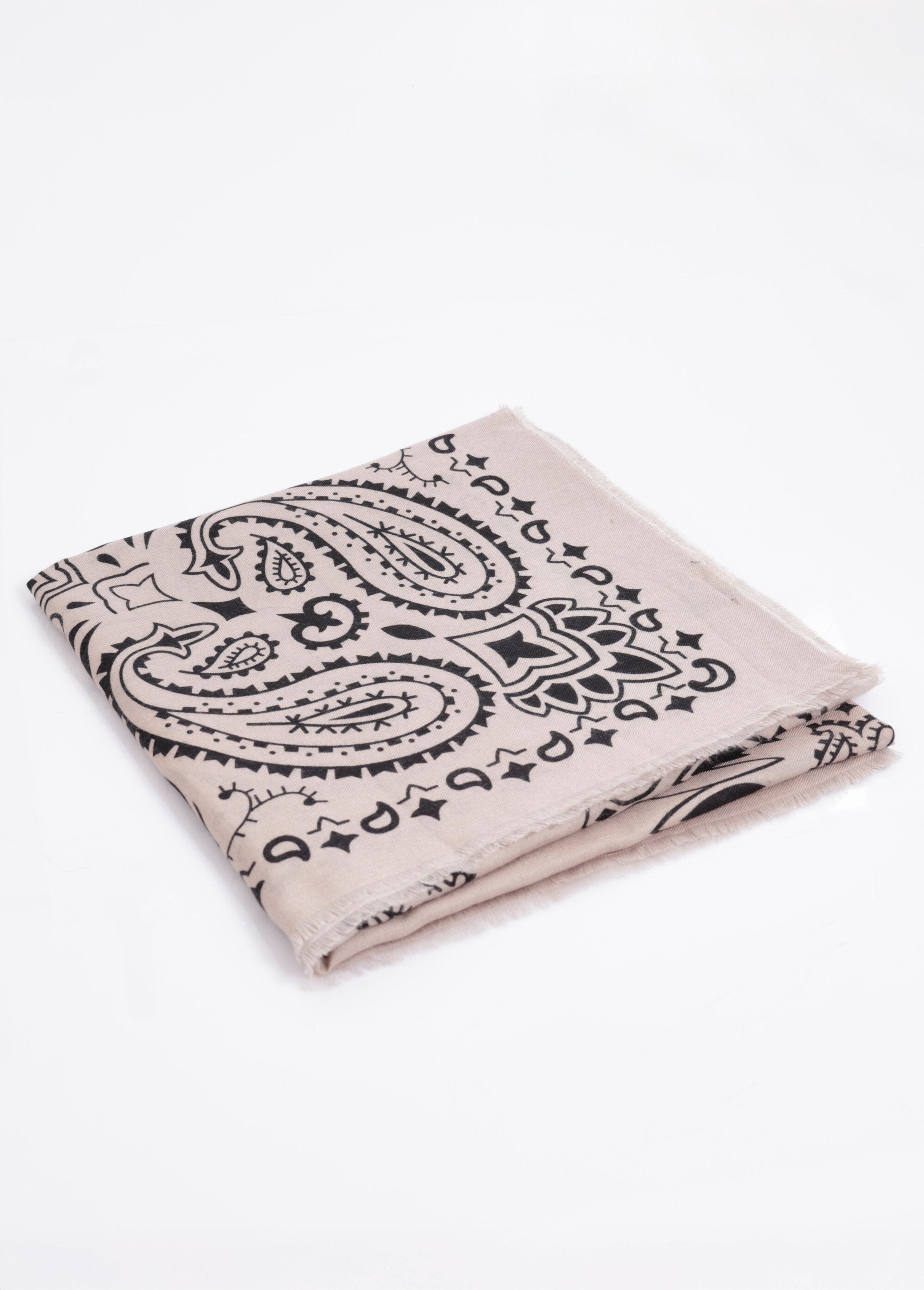 Sciarpa_in_lana_fine,_stampa_bandana_Taupe_DE1_slim