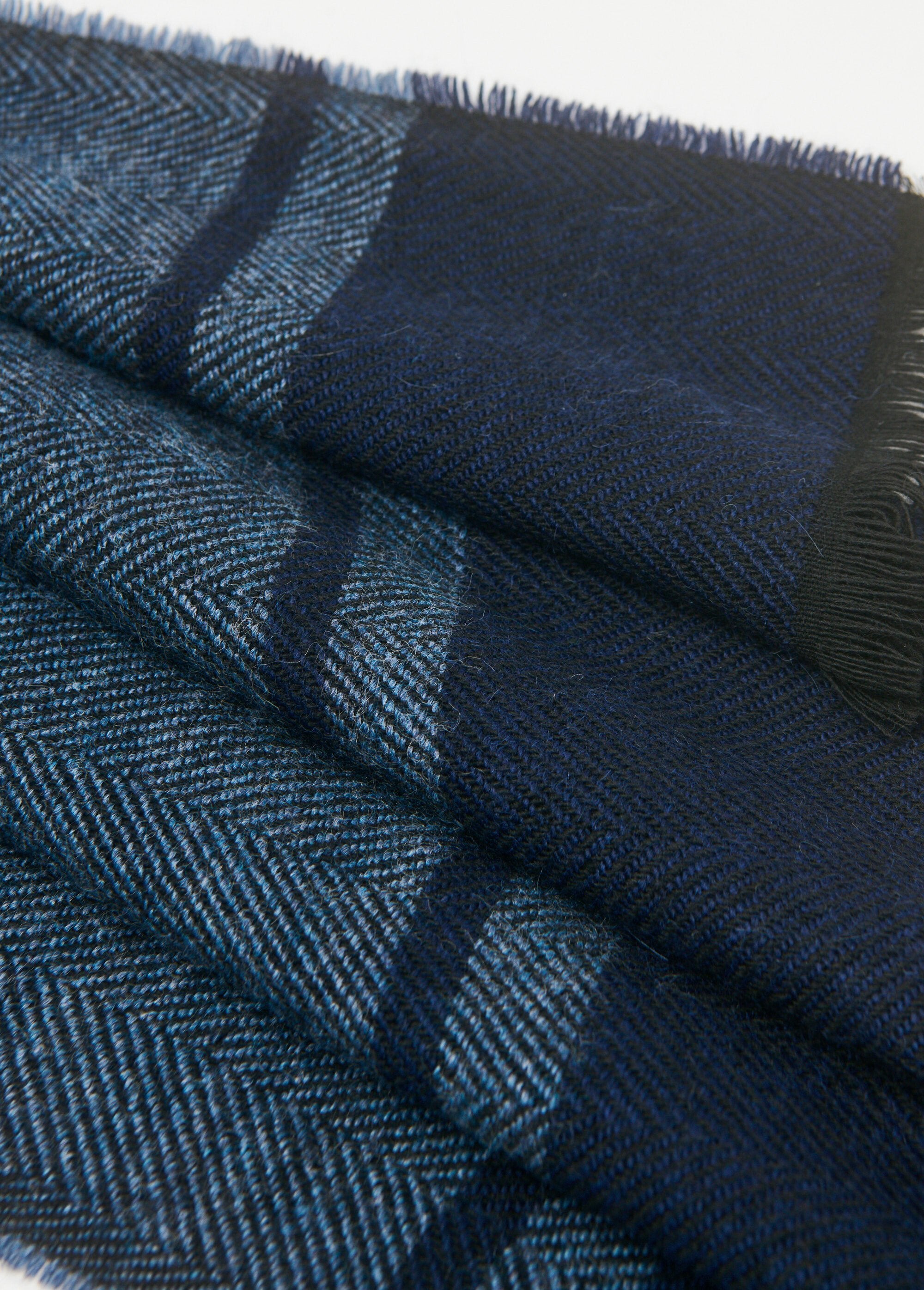 Calda_sciarpa_da_uomo_a_spina_di_pesce_in_lana_Gris_et_bleu_anthracite_DE3_slim