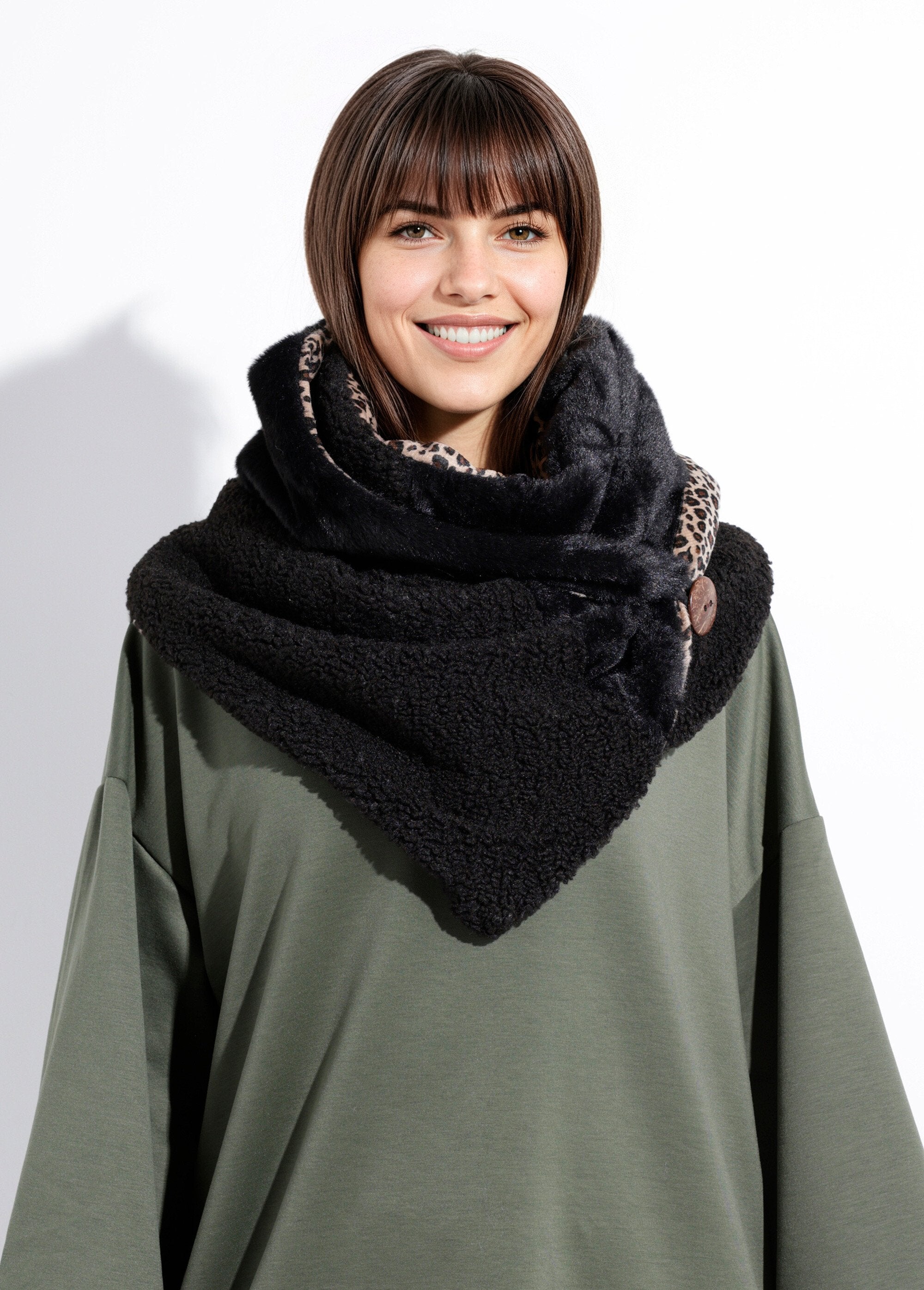 Sciarpa_a_triangolo_da_annodare_in_pelliccia_sintetica_Noir_DE1_slim