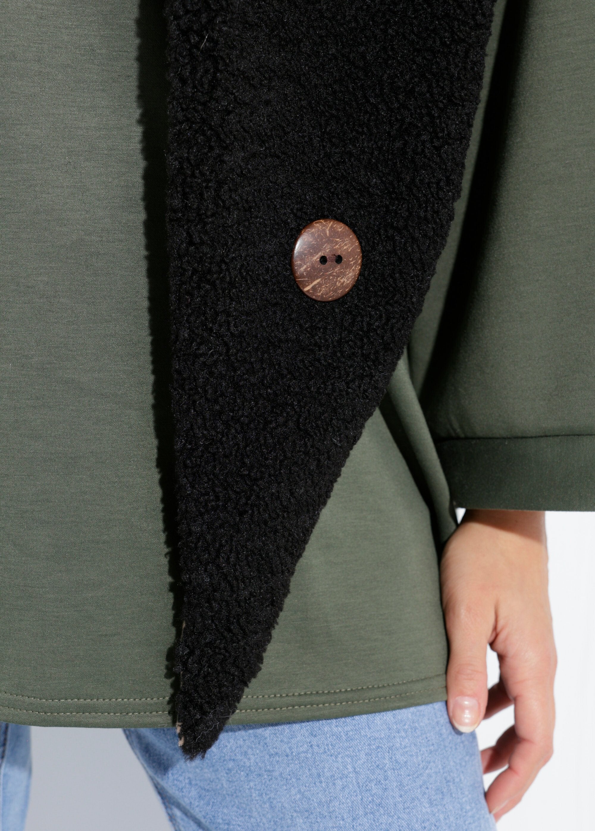 Sciarpa_a_triangolo_da_annodare_in_pelliccia_sintetica_Noir_DE2_slim