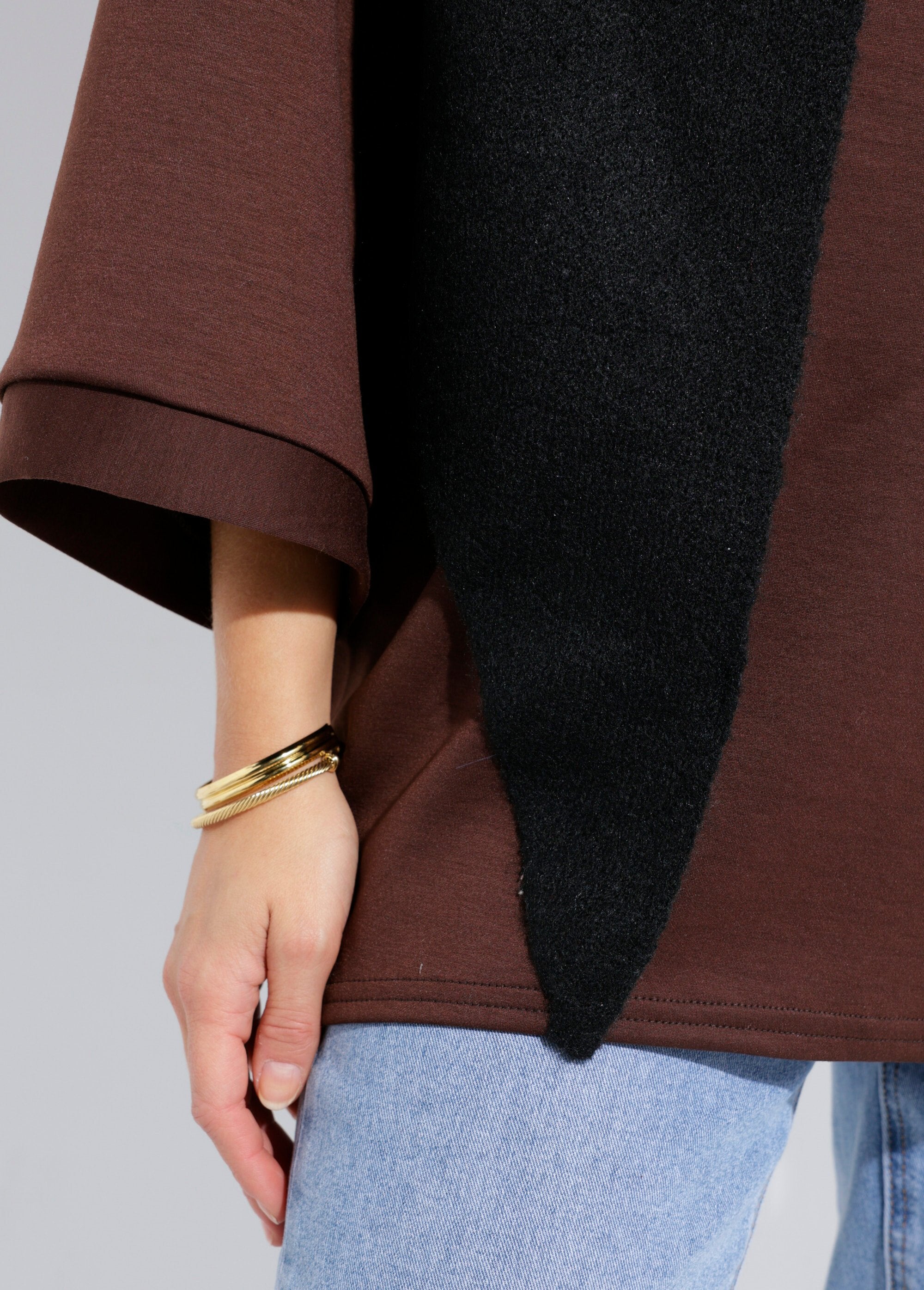 Calda_sciarpa_a_triangolo,_in_maglia_di_lana_Noir_DE1_slim