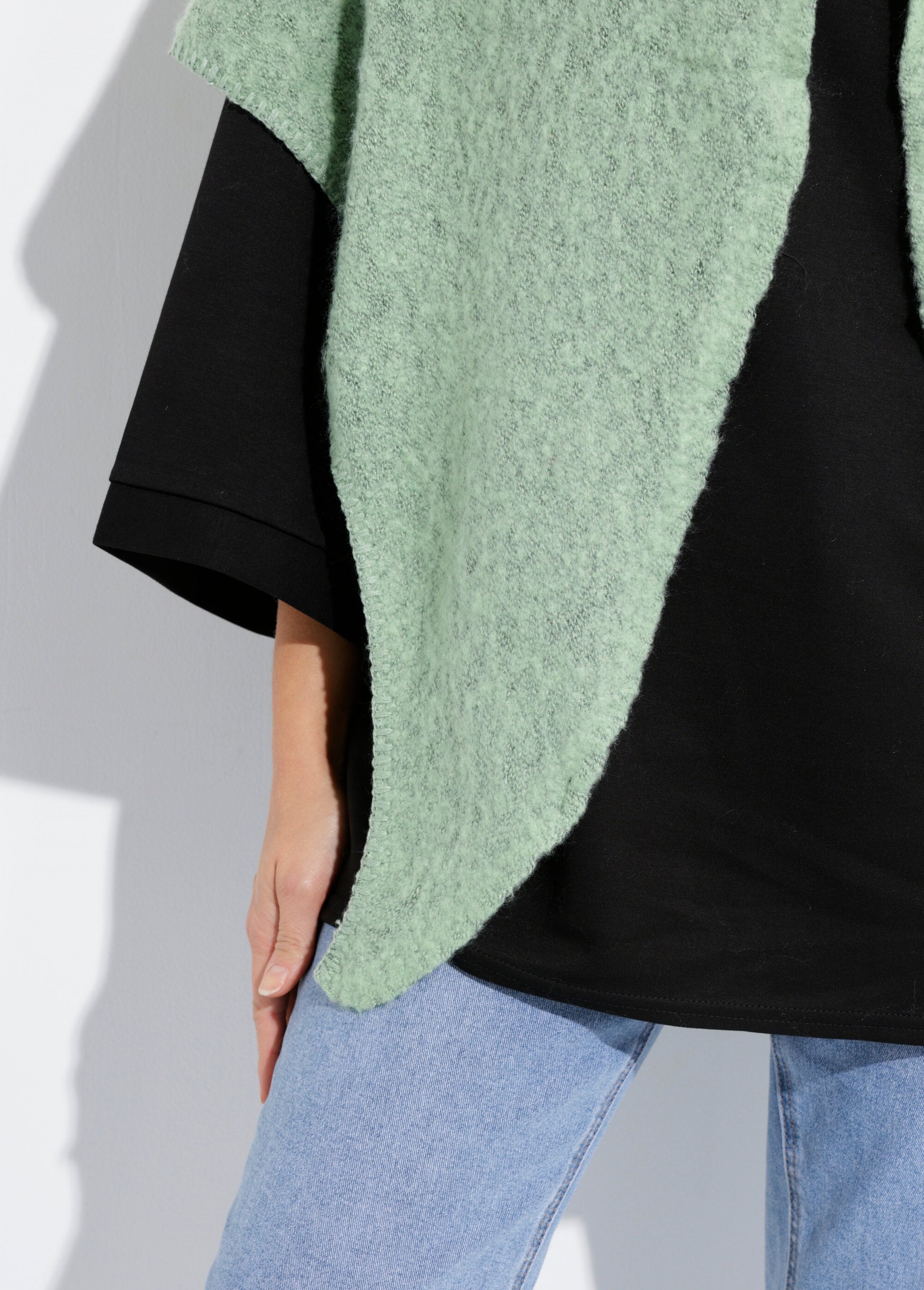 Morbida_e_calda_sciarpa_a_triangolo_lavorata_a_maglia_Vert_DE1_slim