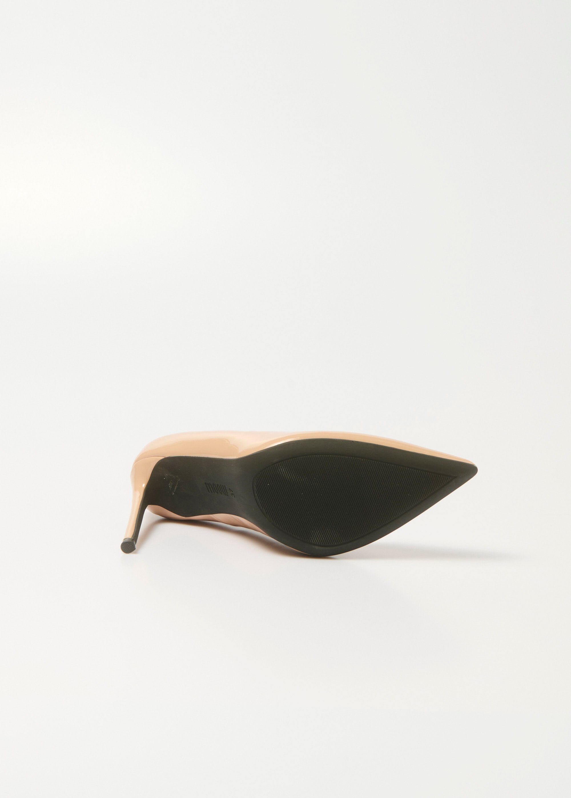 Décolleté_in_vernice_con_tacco_a_spillo_Vernis_beige_UN1_slim