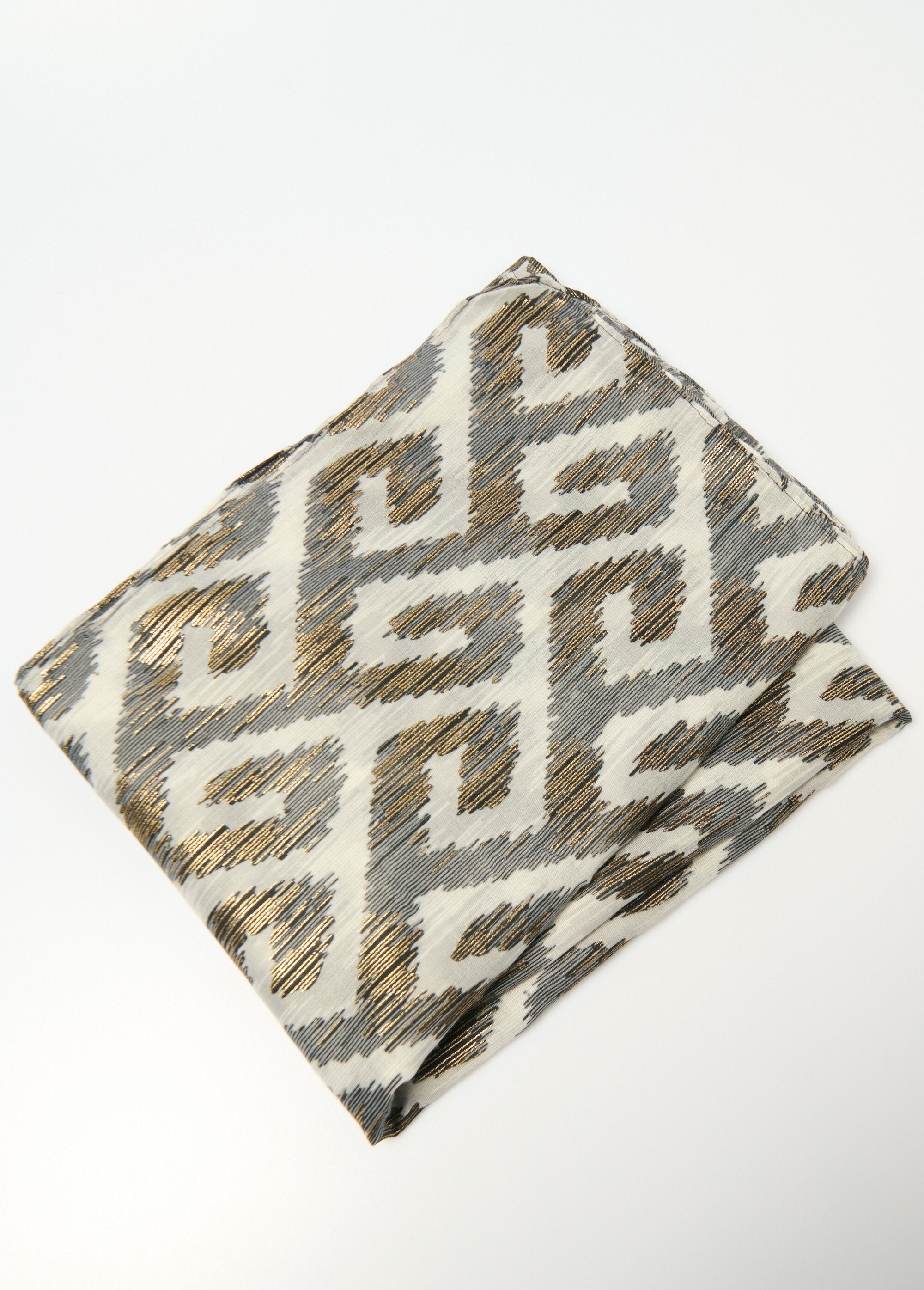 Stola_con_stampa_etnica_Noir_AP1_slim