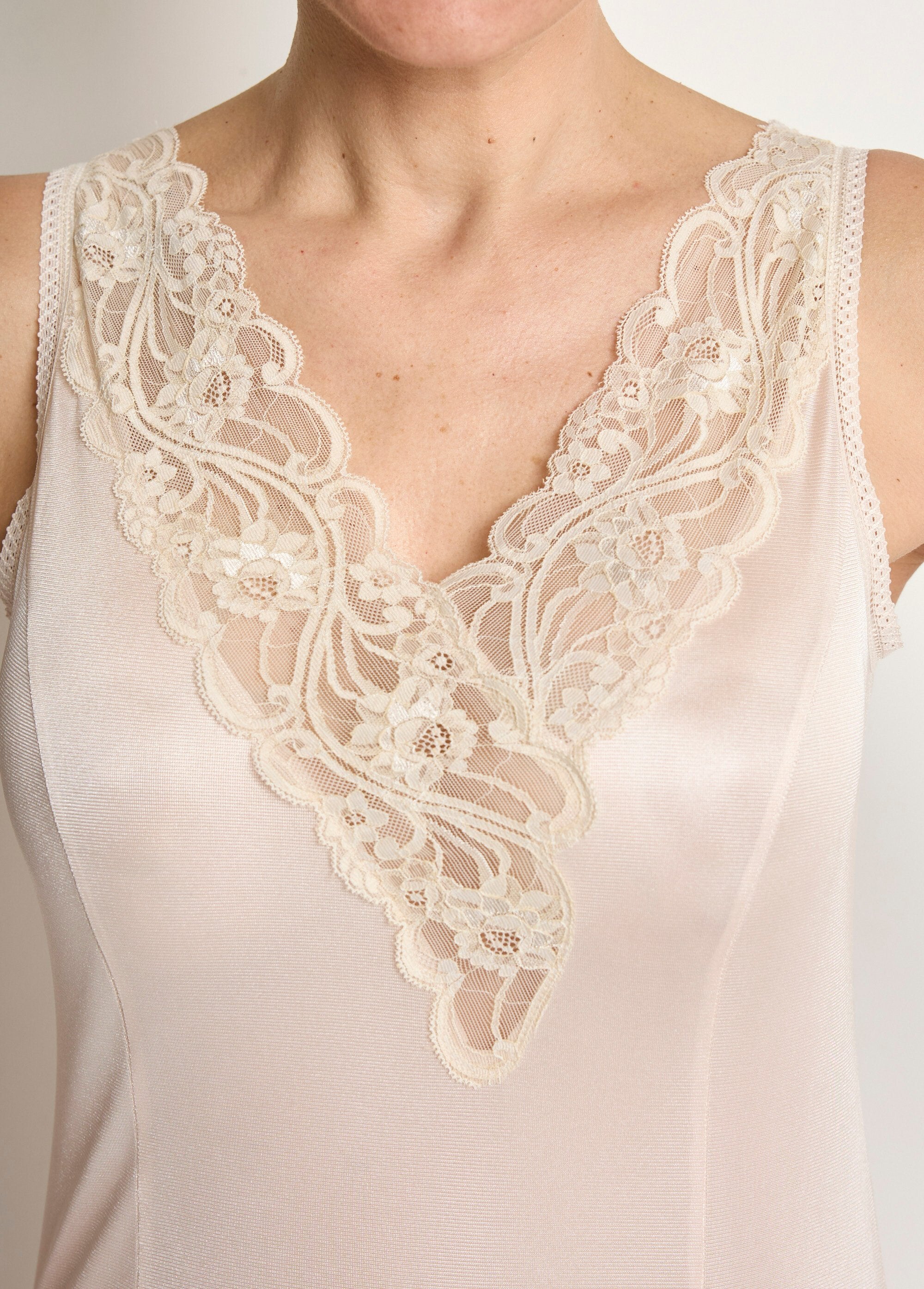 Base_per_abito_in_pizzo_Calais_antistatico_Rose_DE1_slim