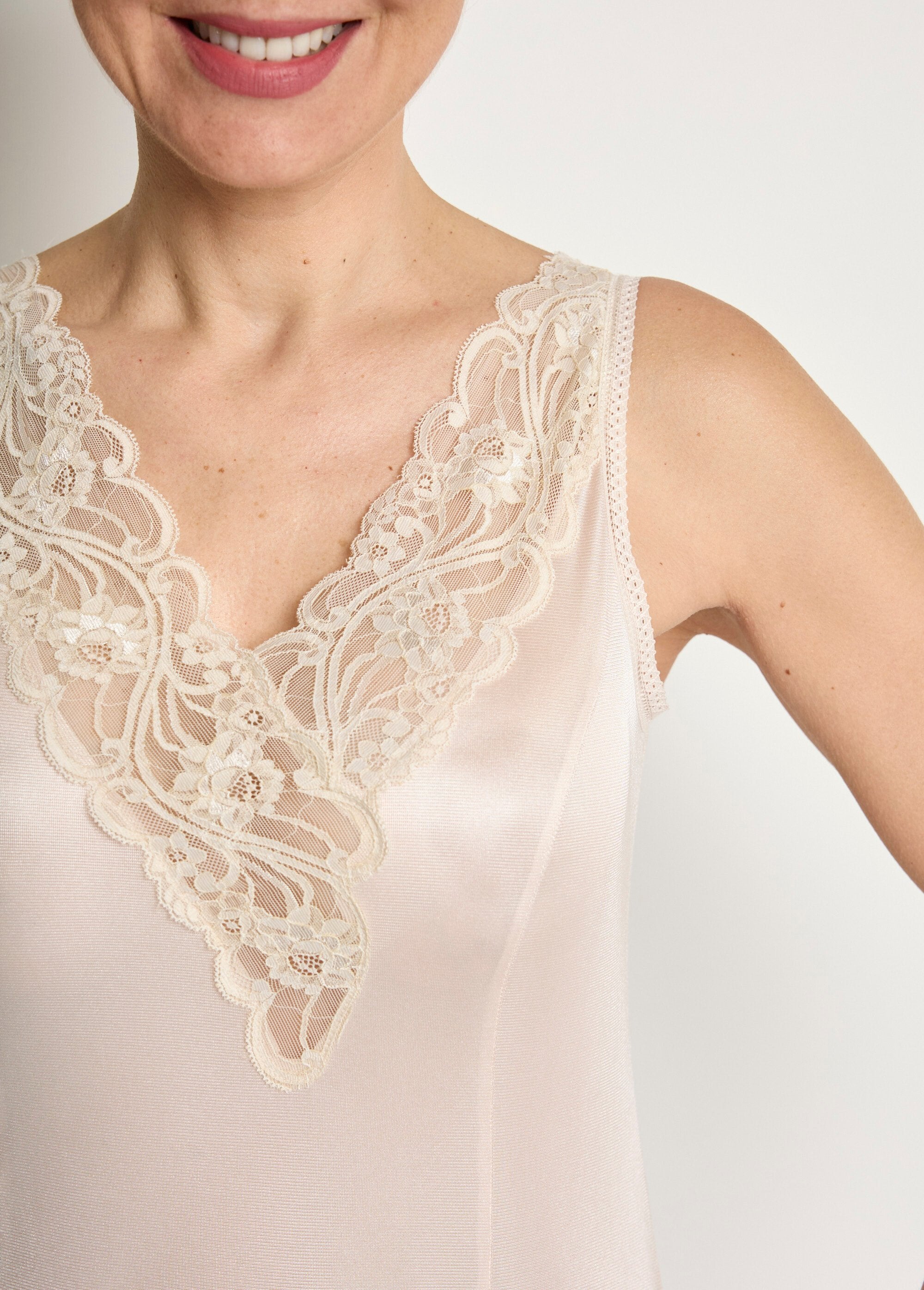 Base_per_abito_in_pizzo_Calais_antistatico_Rose_DE2_slim