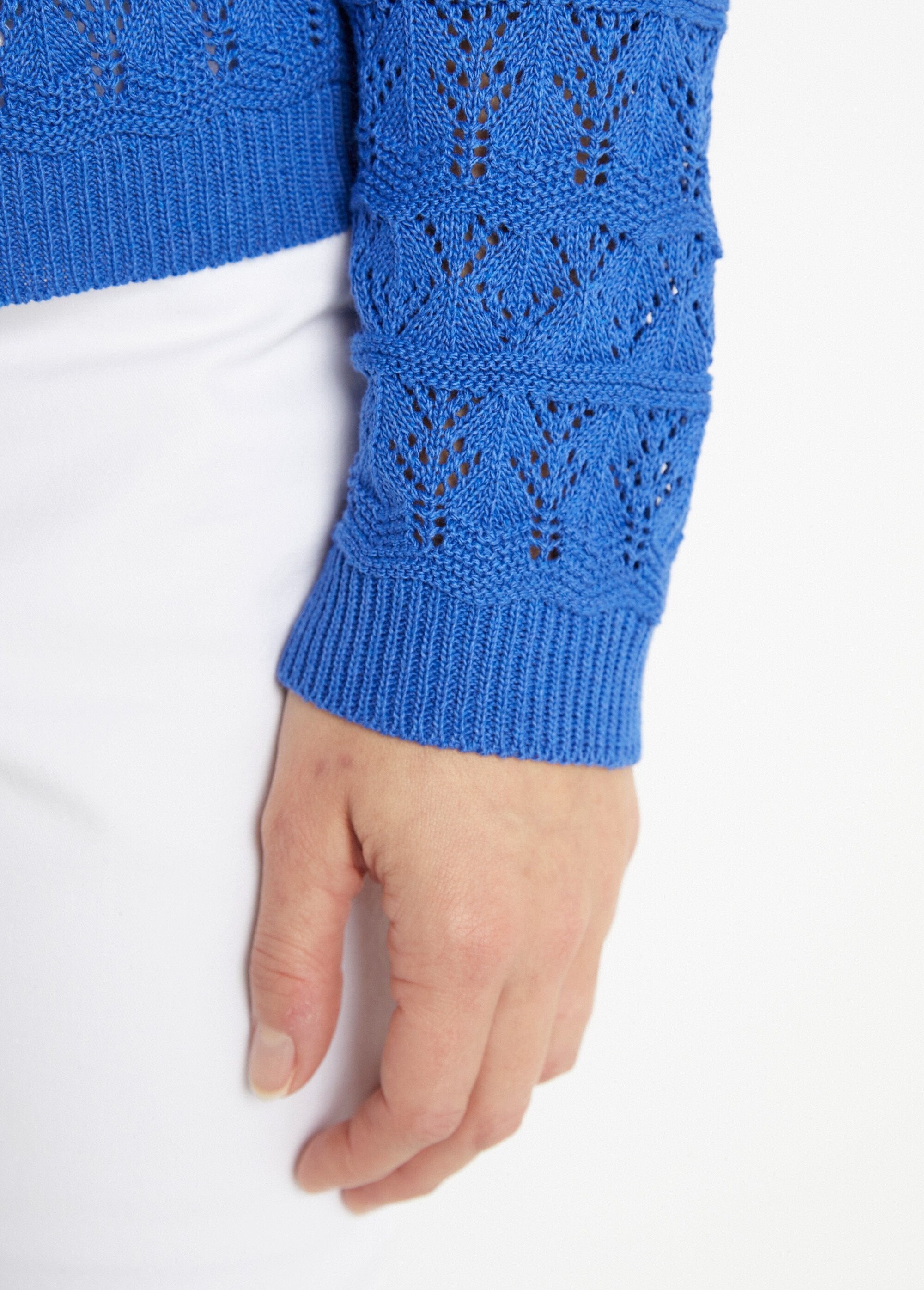 Cardigan_traforato_con_scollo_a_V_e_bottoni_in_misto_cotone_Bleu_DE3_slim