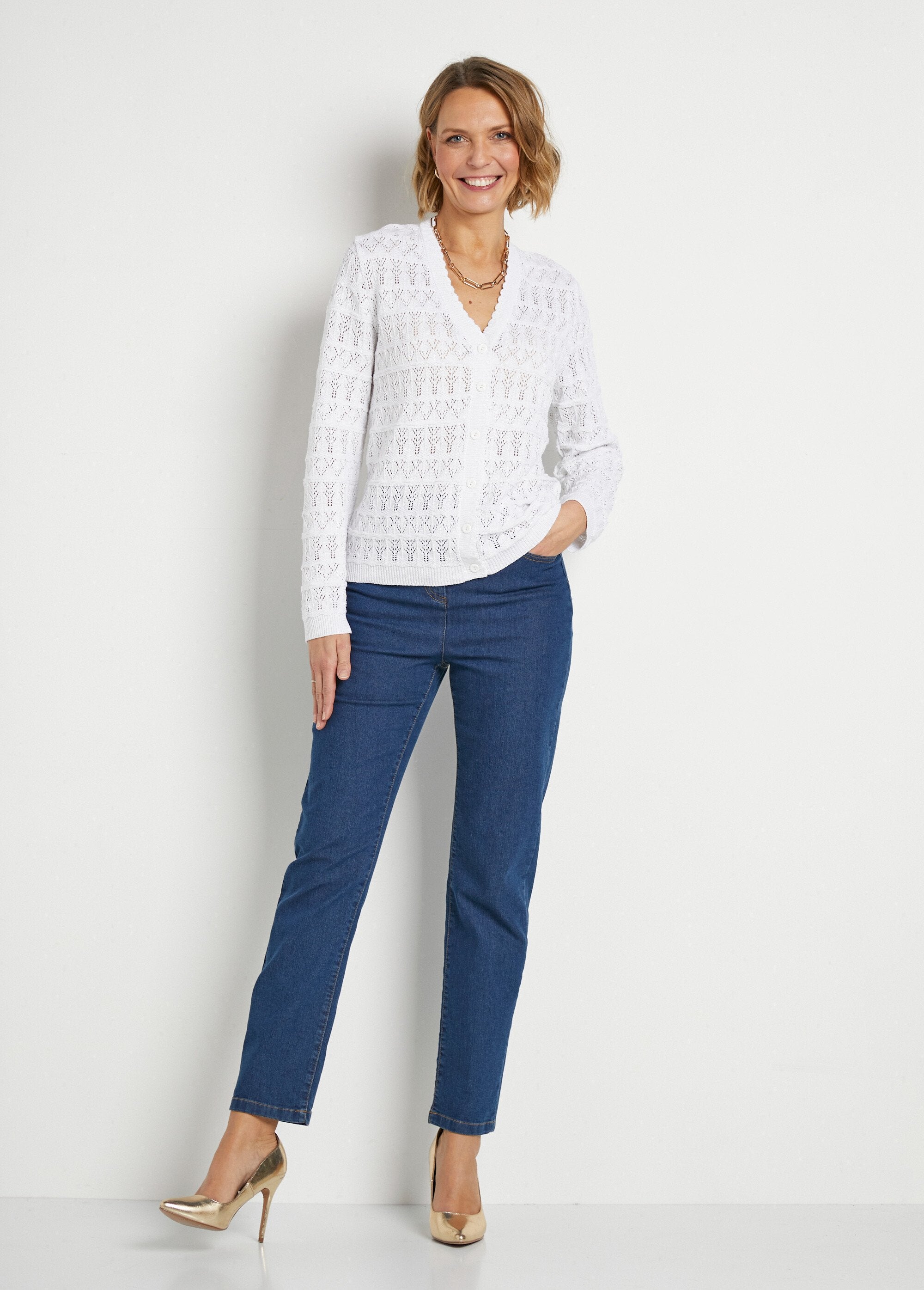 Cardigan_traforato_con_scollo_a_V_e_bottoni_in_misto_cotone_Blanc_SF1_slim