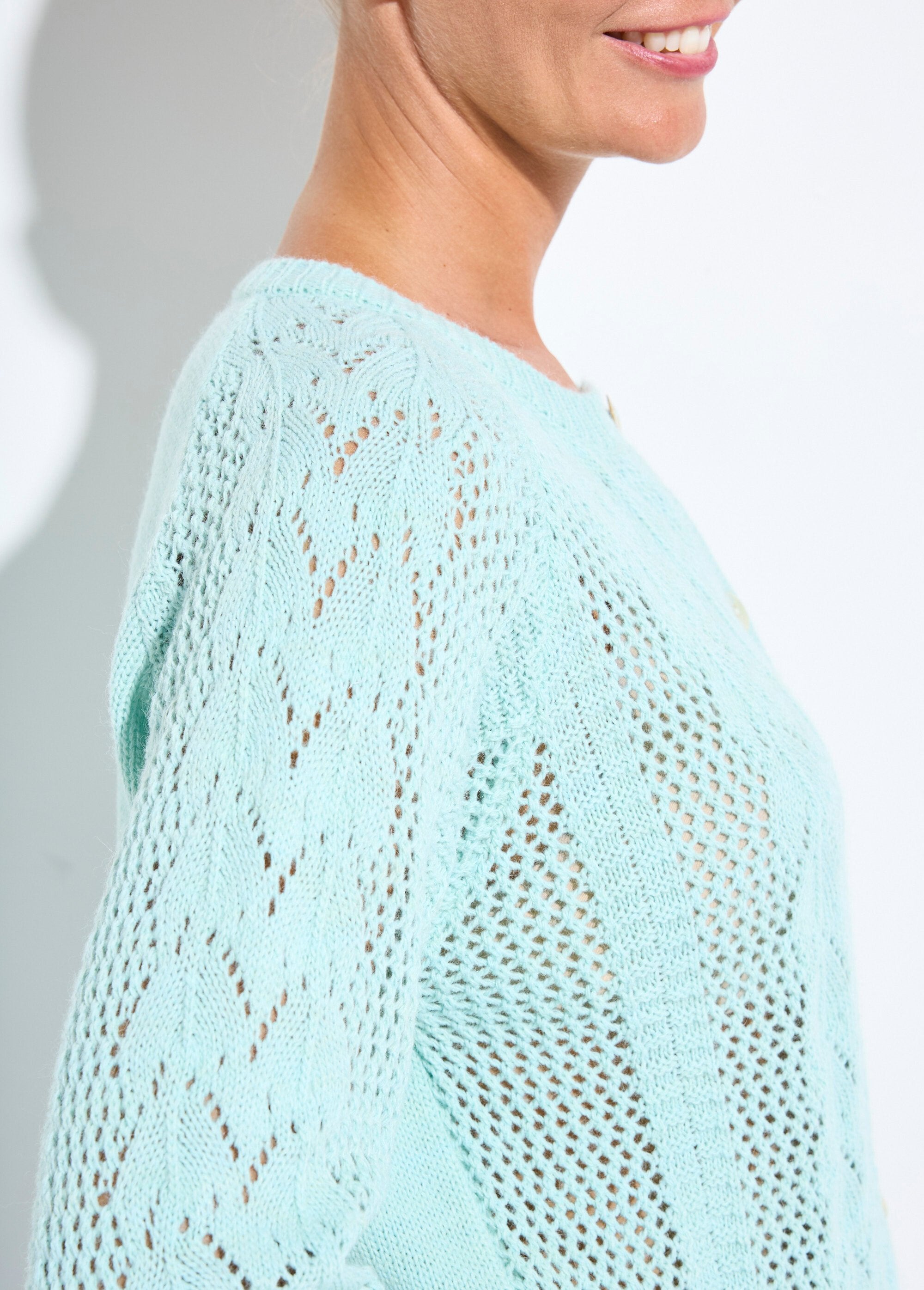 Cardigan_traforato_con_bottoni_in_lana_e_cashmere_Vert_DR1_slim