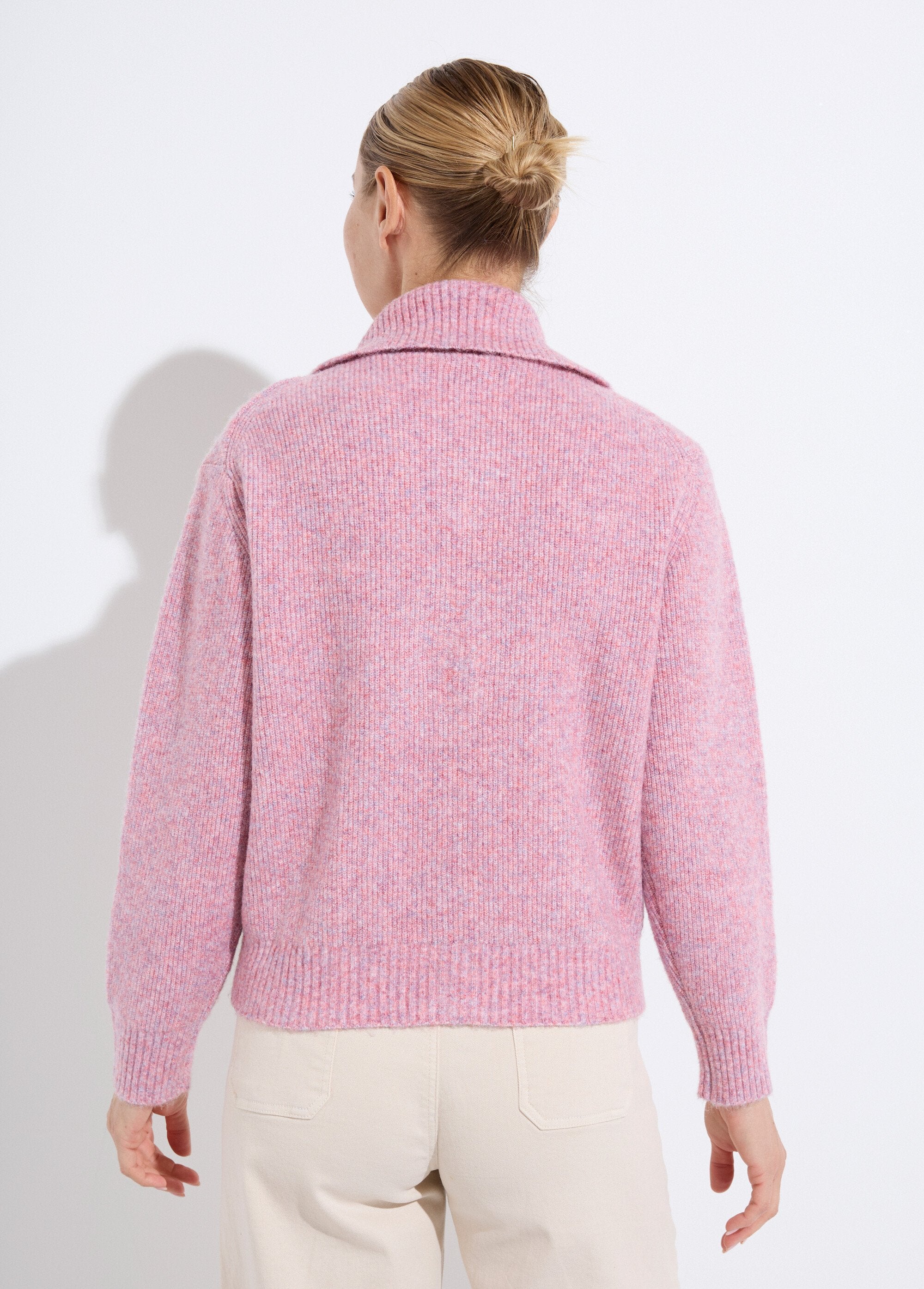 Caldo_cardigan_abbottonato_a_coste_con_lana_e_fibre_riciclate_Rose_DO1_slim