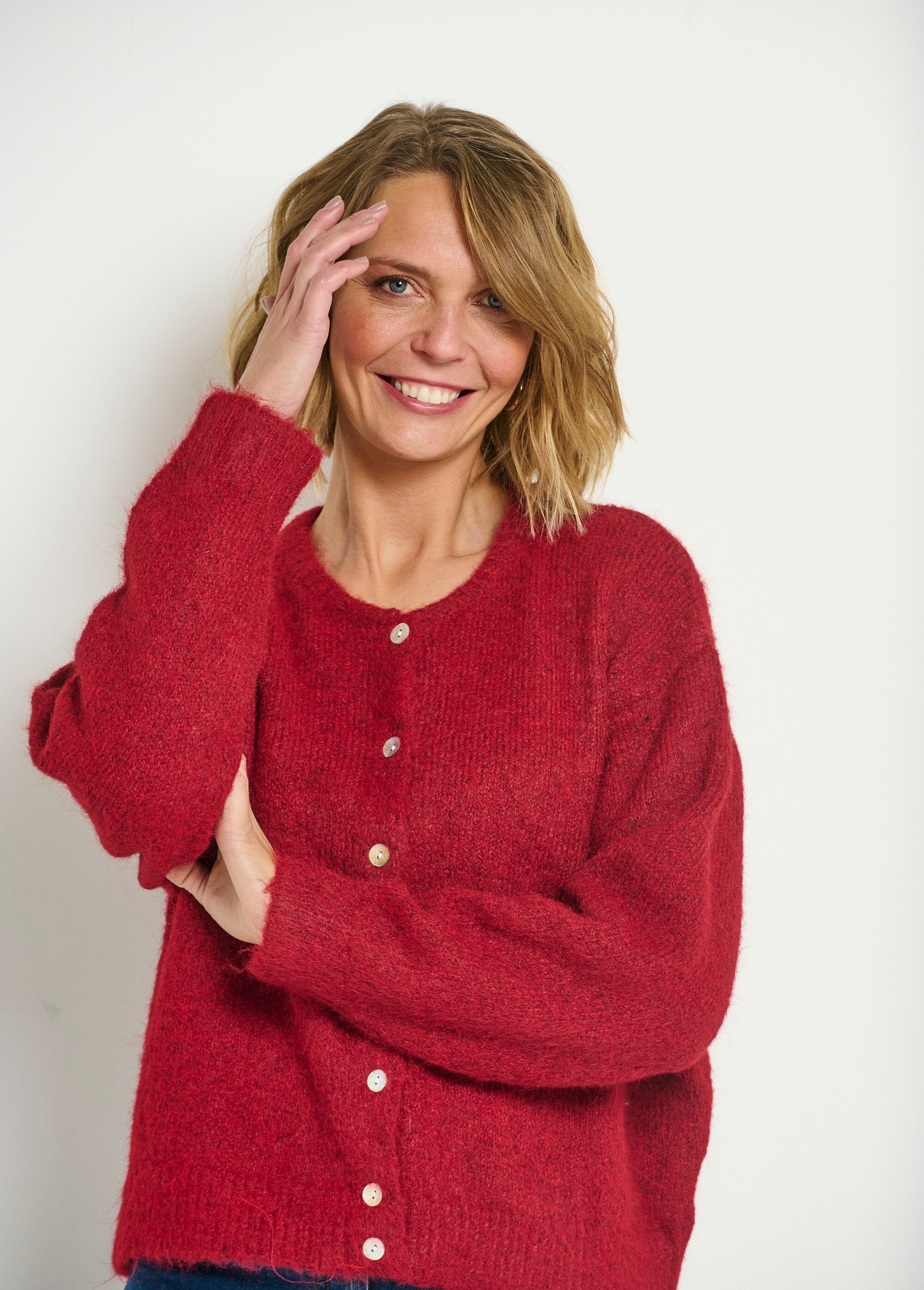 Caldo_cardigan_abbottonato_a_girocollo_in_lana_Bordeaux_DE1_slim