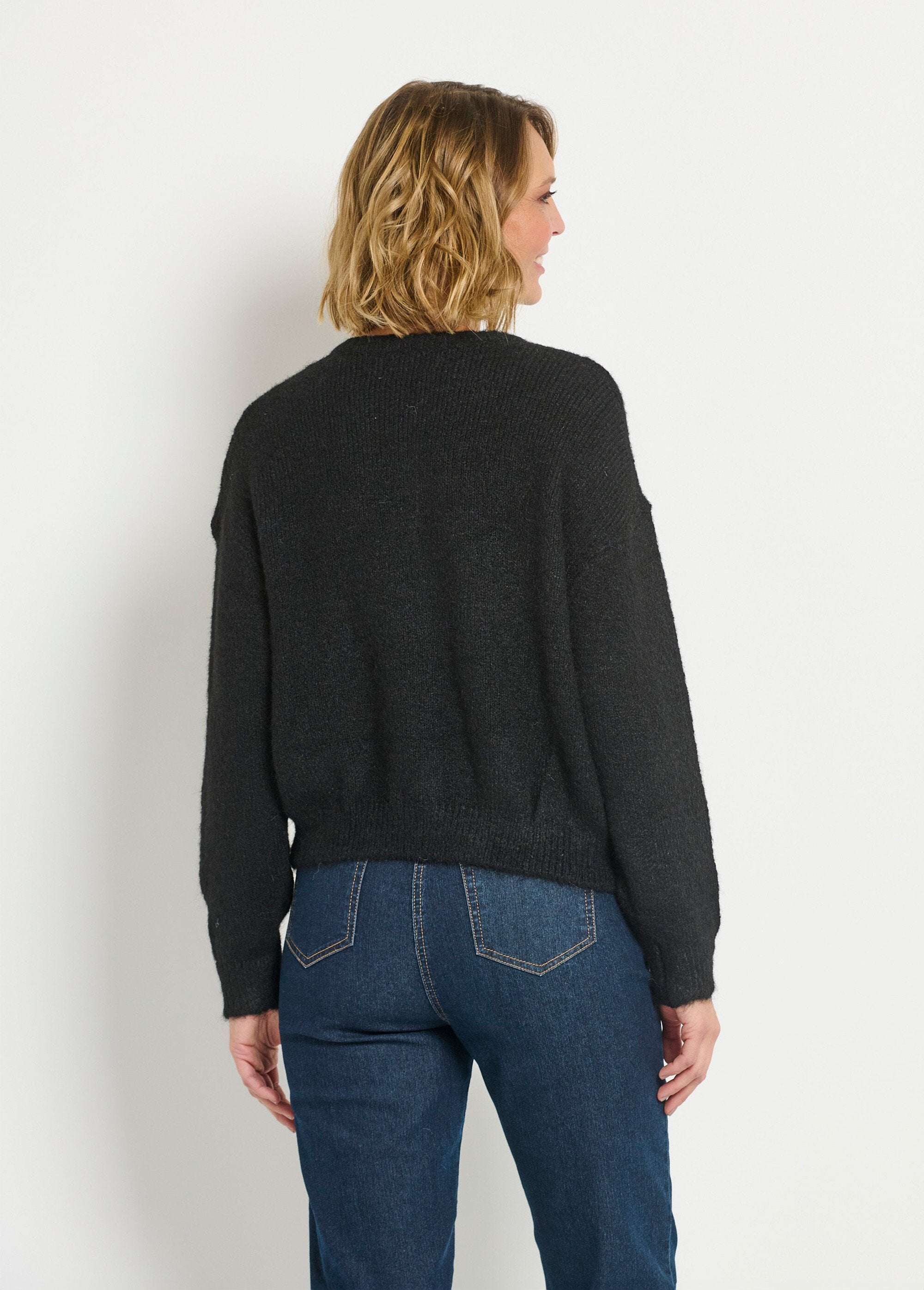 Caldo_cardigan_abbottonato_a_girocollo_in_lana_Noir_DO1_slim