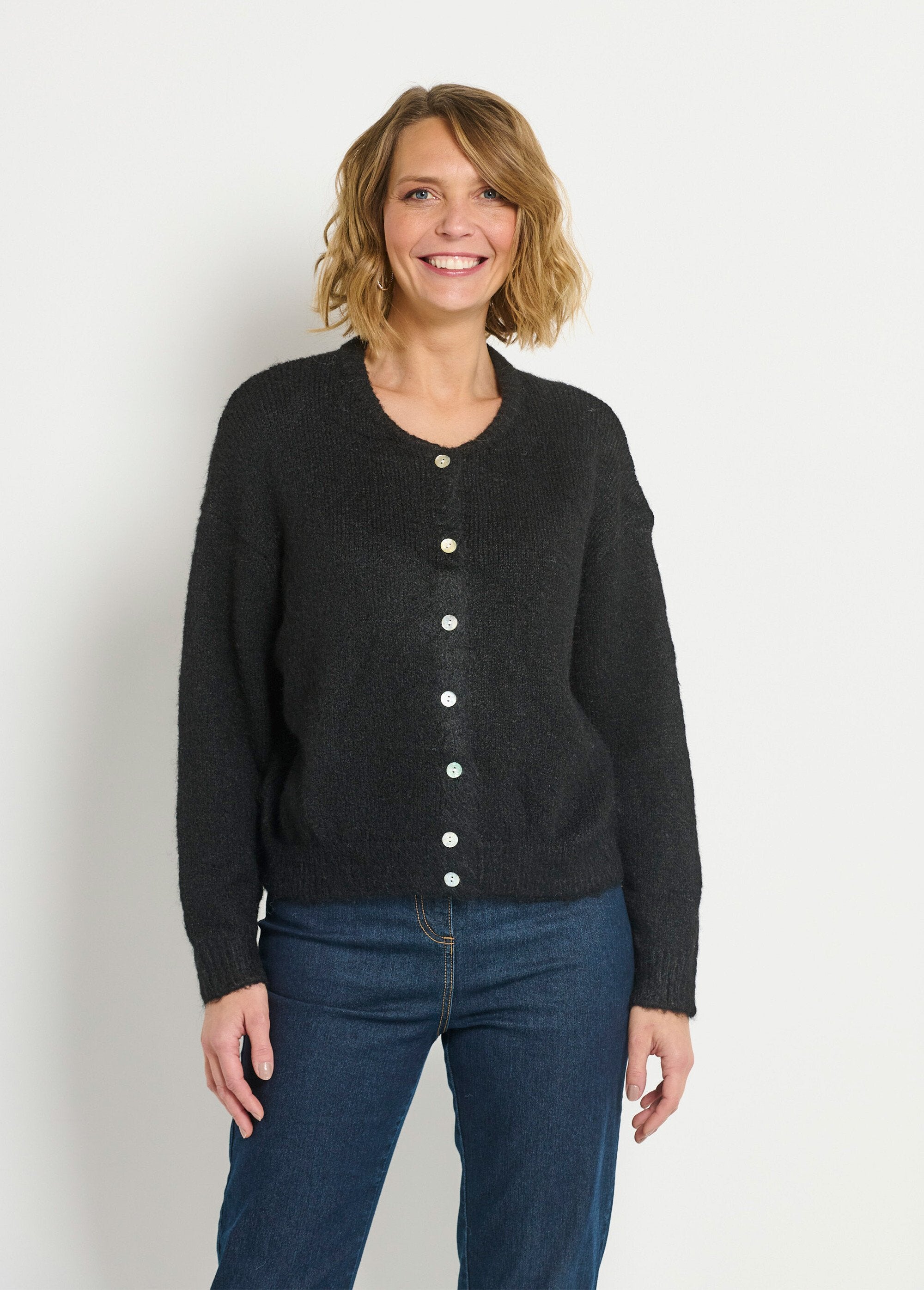 Caldo_cardigan_abbottonato_a_girocollo_in_lana_Noir_FA1_slim
