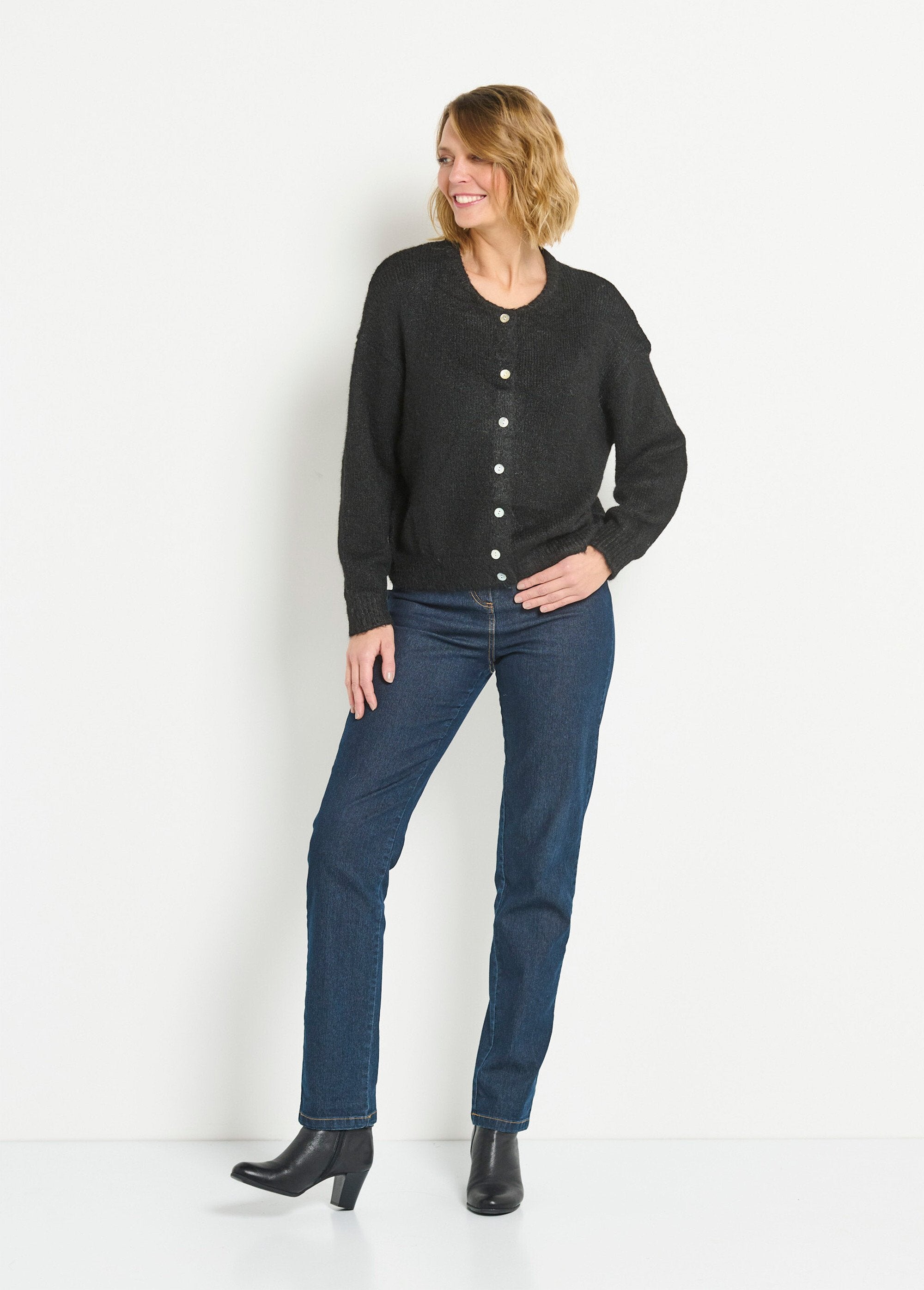 Caldo_cardigan_abbottonato_a_girocollo_in_lana_Noir_SF1_slim