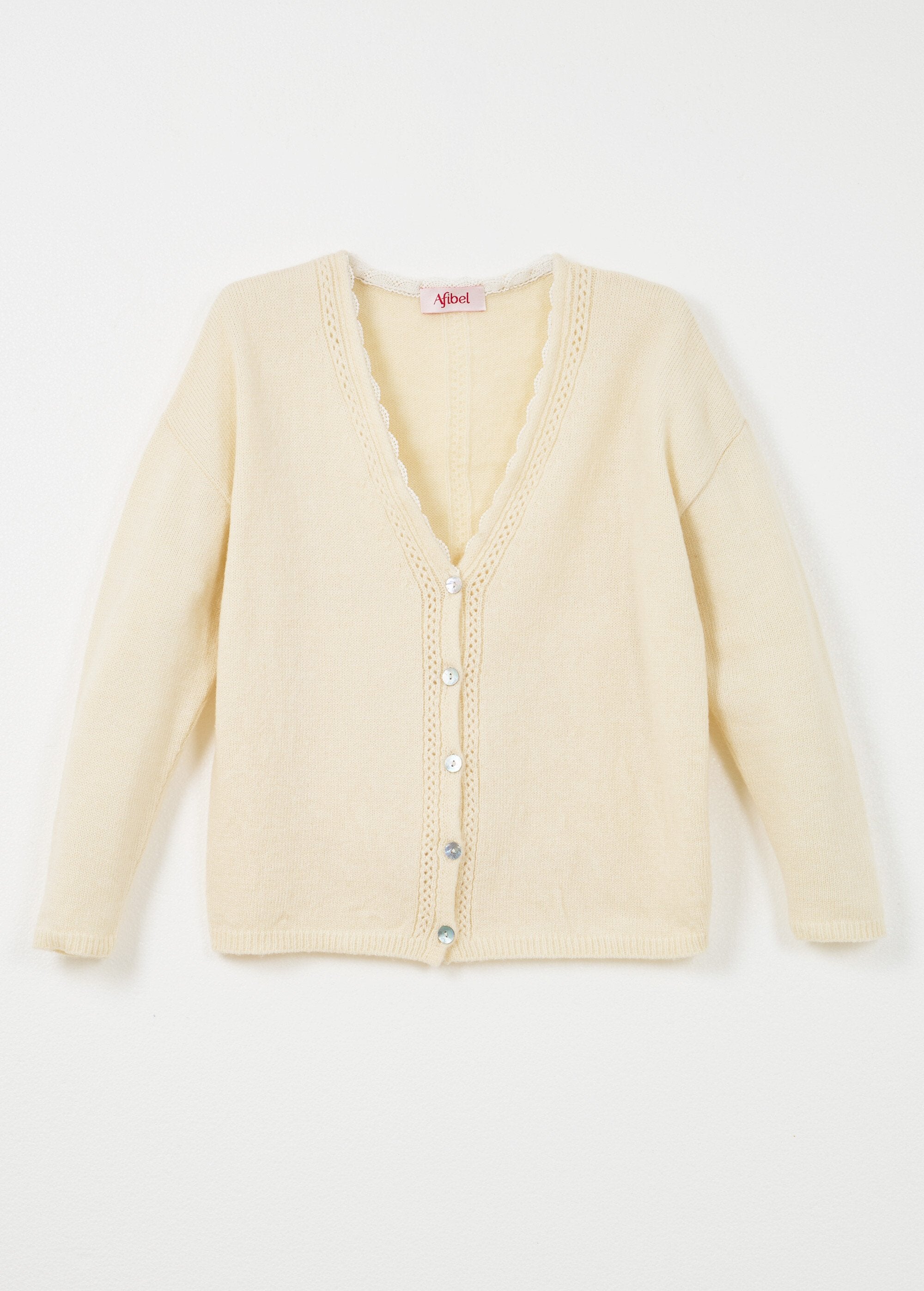 Cardigan_abbottonato_con_scollo_a_V_in_jersey,_traforato_e_macramè_Ecru_AP1_slim