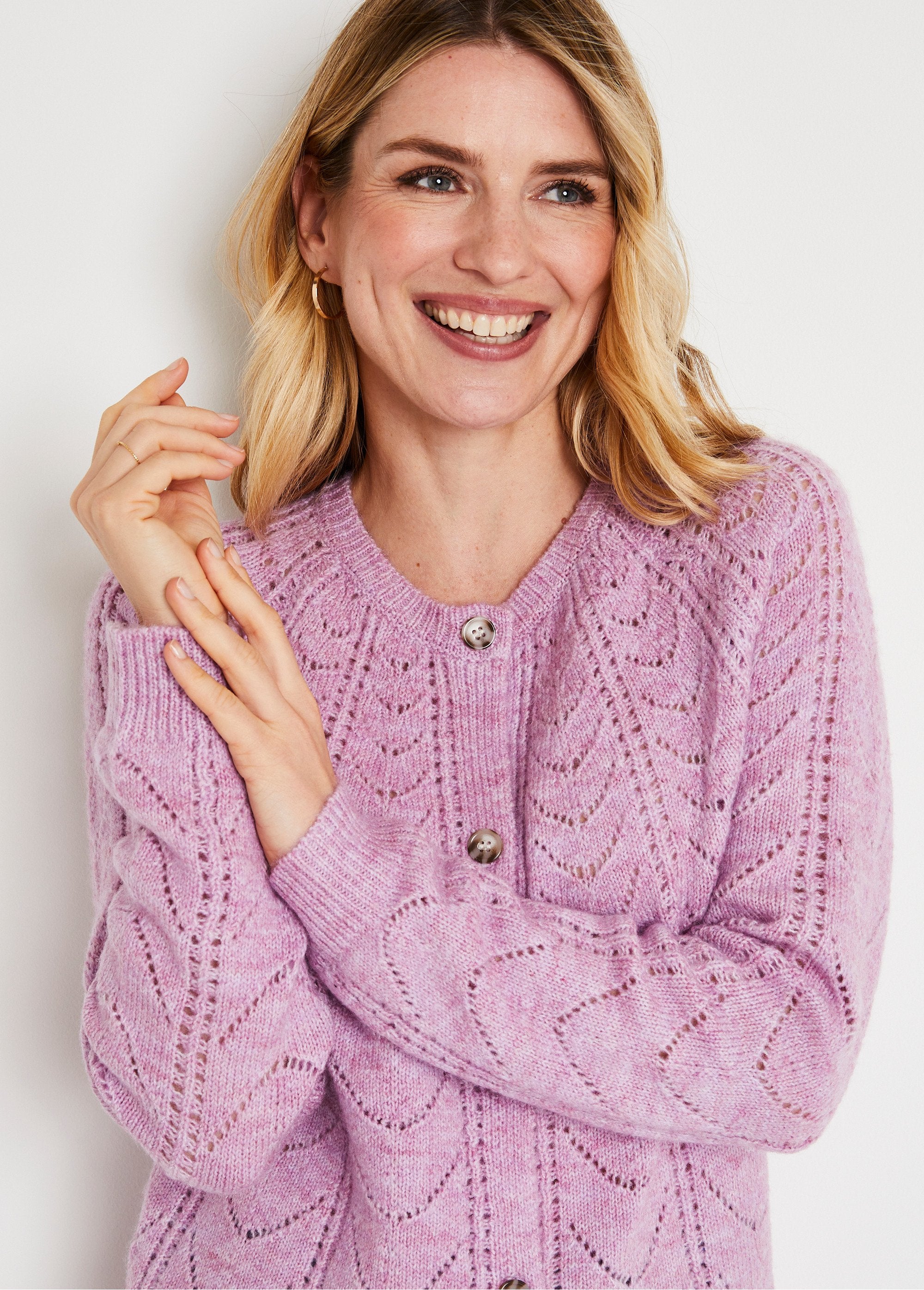 Cardigan_cardigan_traforato_erica_con_bottoni_e_scollo_tondo_Lilas_DE1_slim
