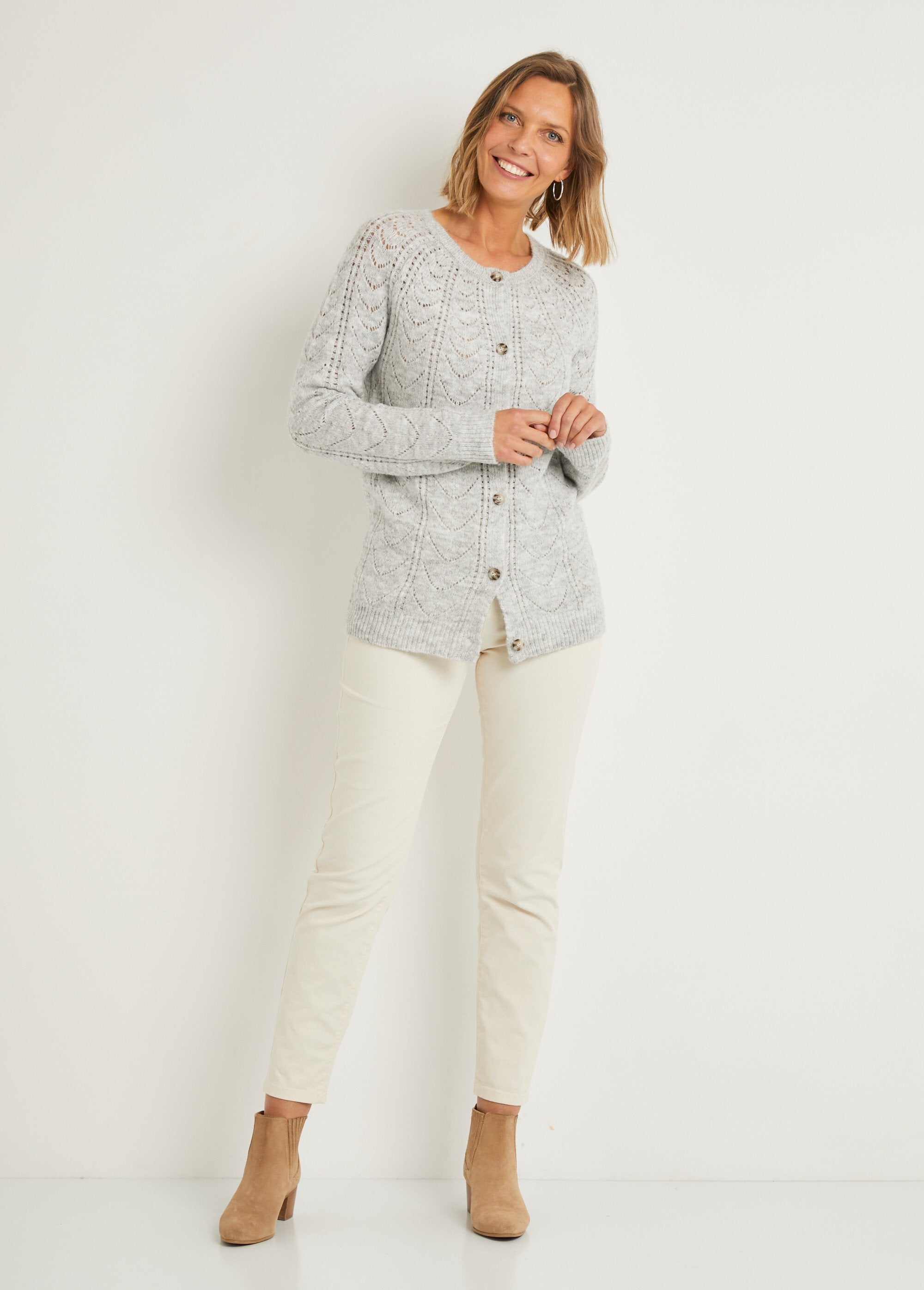 Cardigan_abbottonato_con_scollo_rotondo_e_dettaglio_orlato_Gris_chine_SF1_slim