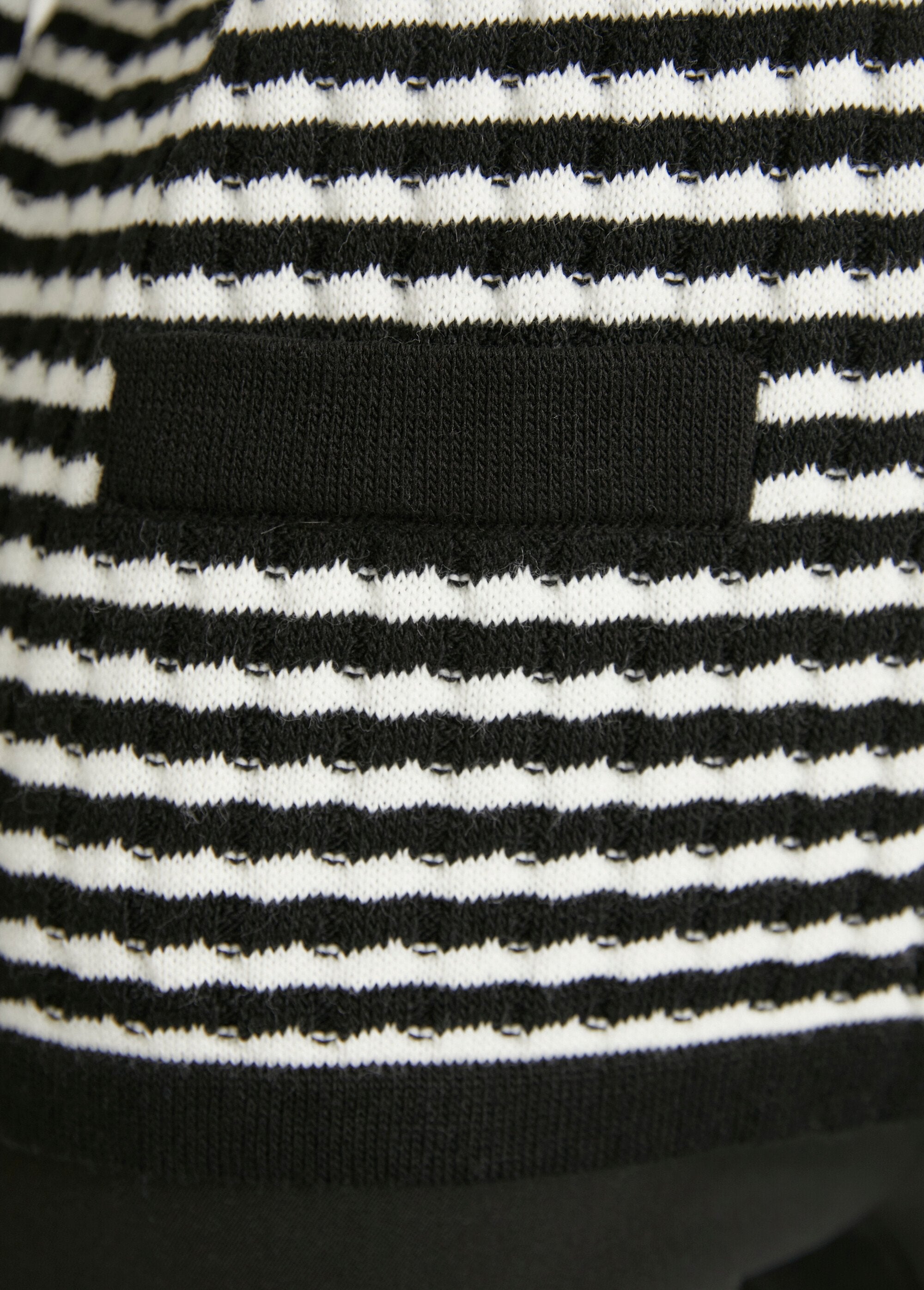 Cardigan_abbottonato_cardigan_a_righe_girocollo_con_bottoni_dorati_Noir_et_ecru_DE3_slim