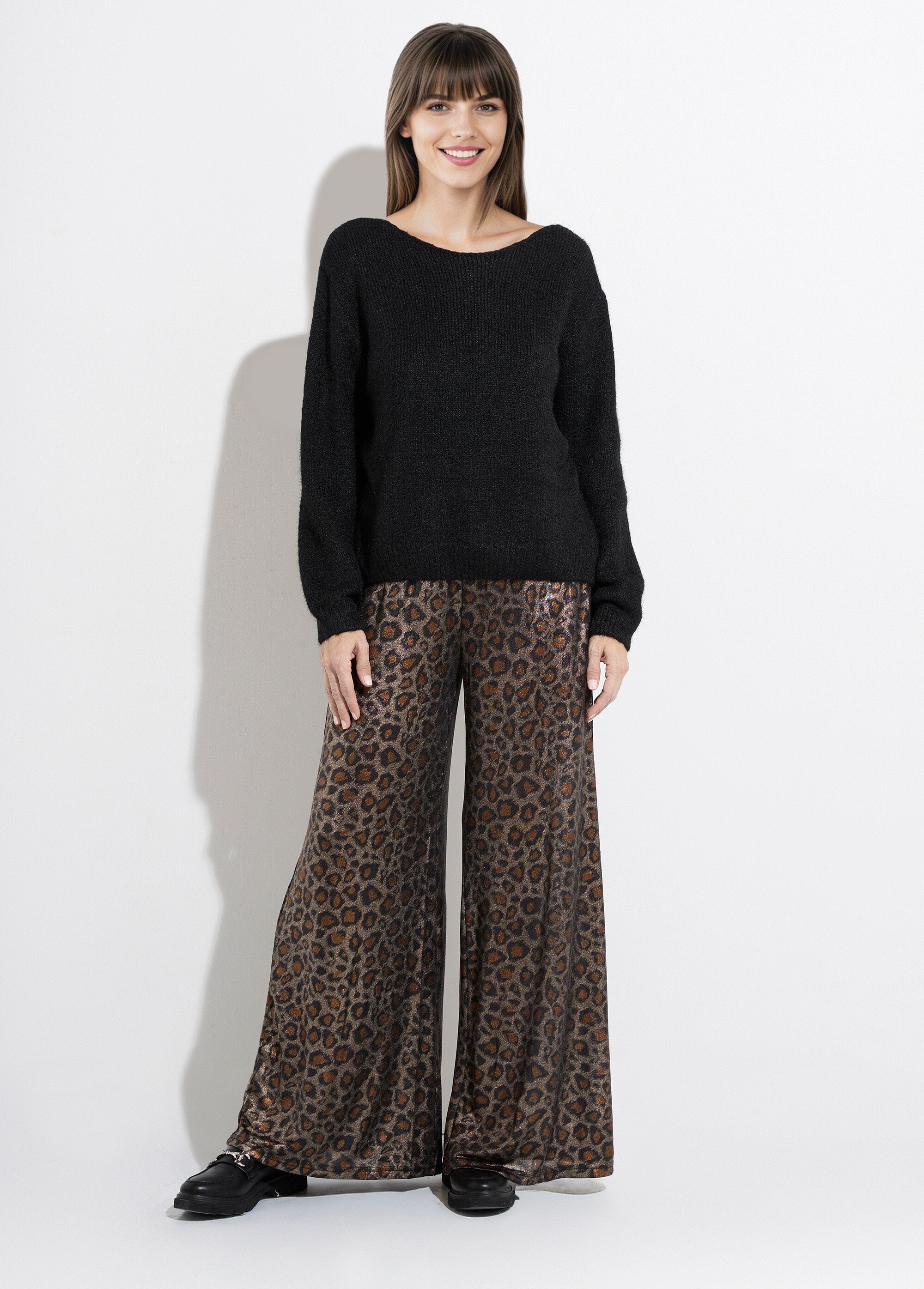 Caldo_maglione_con_scollo_a_V_e_fiocchi_Noir_SF1_slim