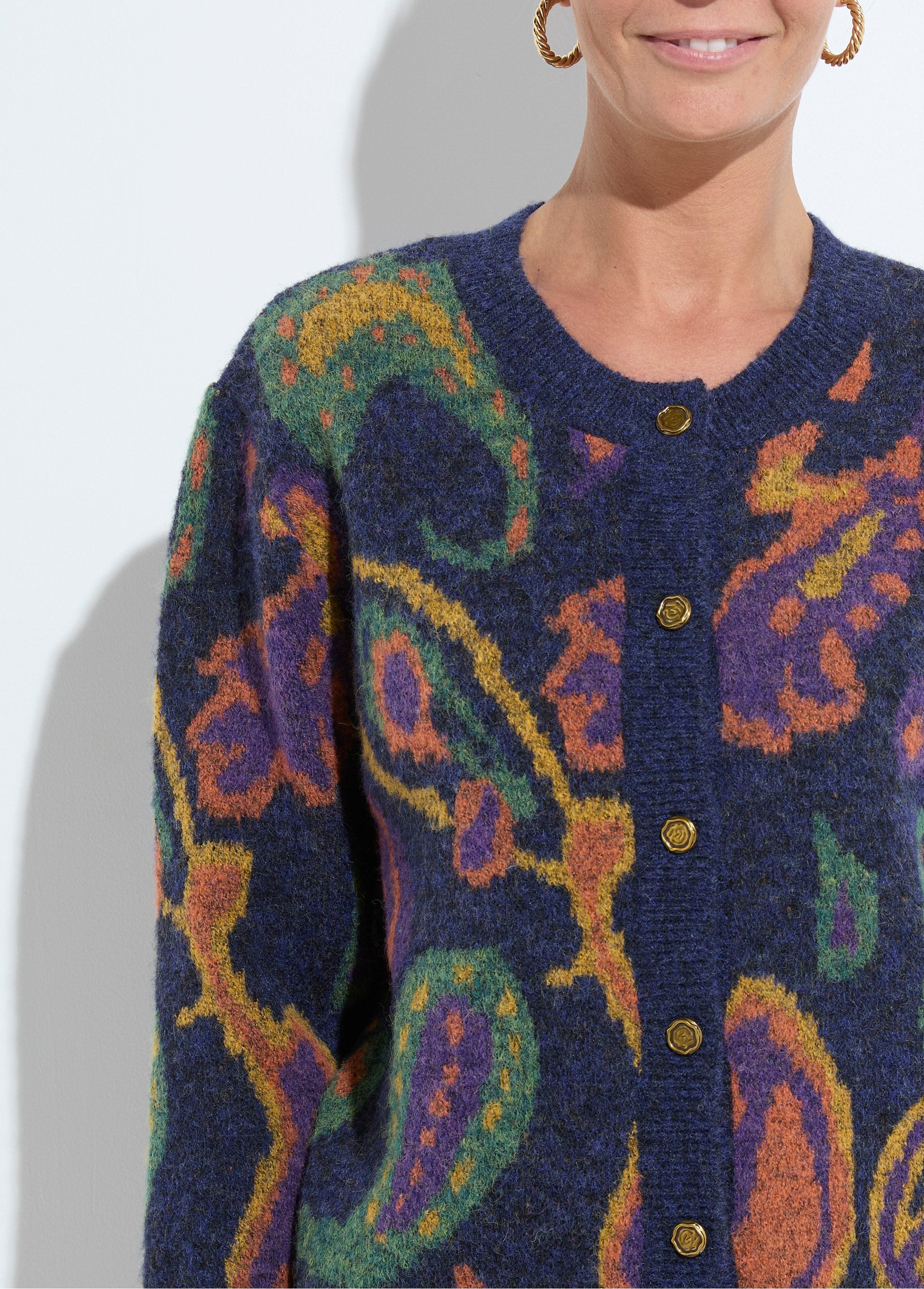 Caldo_cardigan_corto_abbottonato_in_lana_jacquard_Fond_marine_DE1_slim