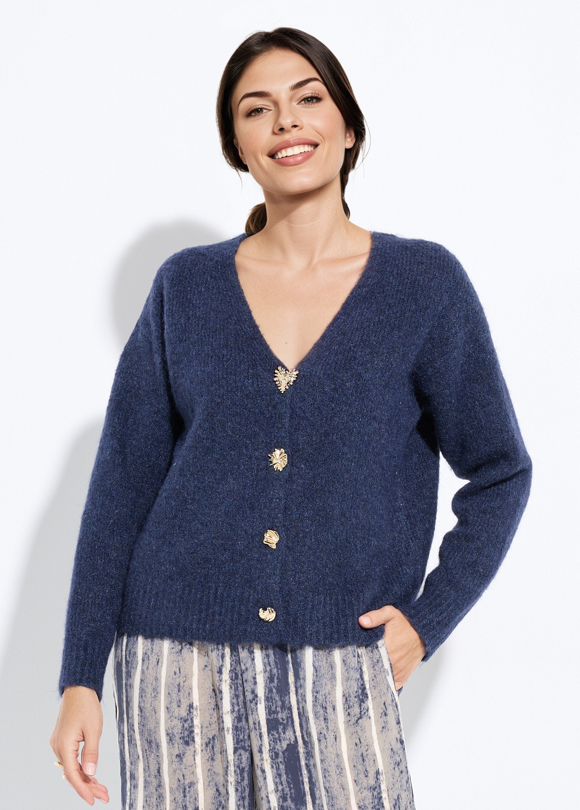 Cardigan_in_lana_calda_con_bottoni_gioiello_Bleu_FA1_slim