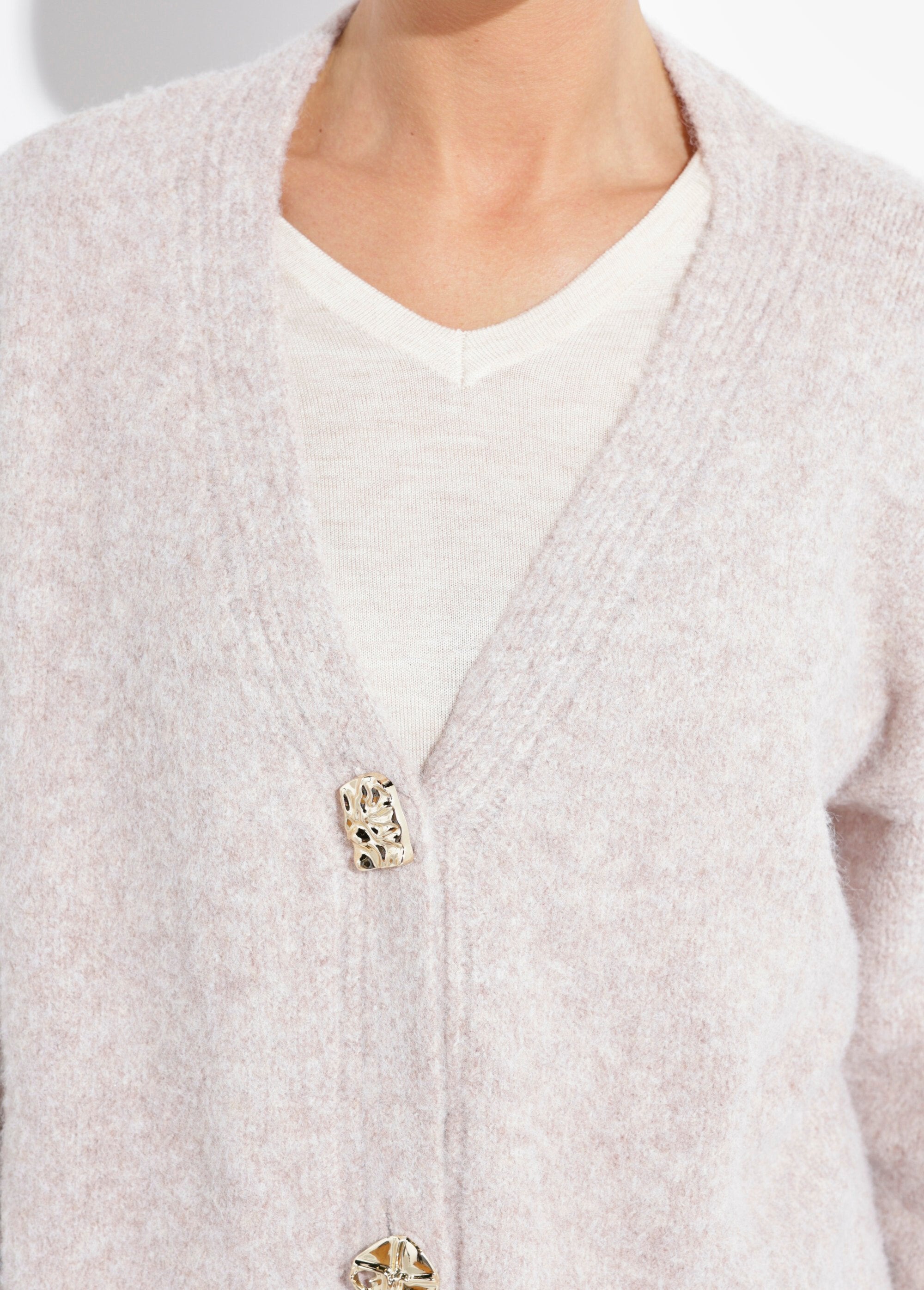 Cardigan_in_lana_calda_con_bottoni_gioiello_in_metallo_Beige_DE2_slim