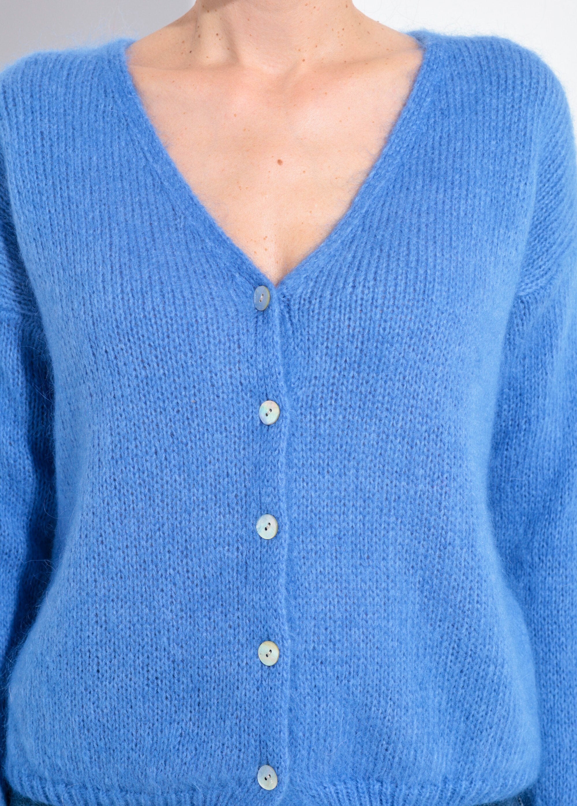 Caldo_e_morbido_cardigan_in_mohair_con_scollo_a_V_Bleu_glacier_DE1_slim
