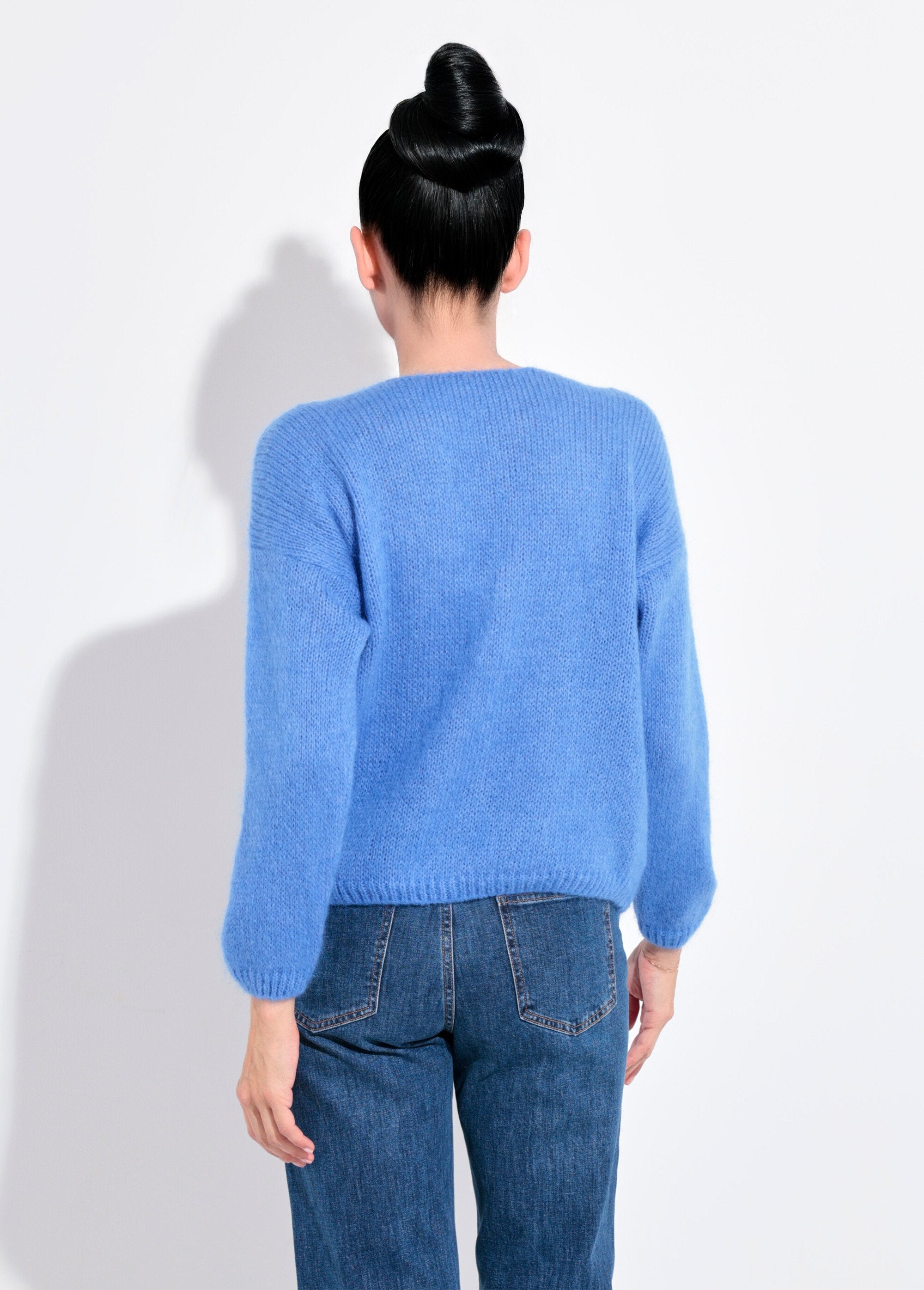 Caldo_e_morbido_cardigan_in_mohair_con_scollo_a_V_Bleu_glacier_DO1_slim