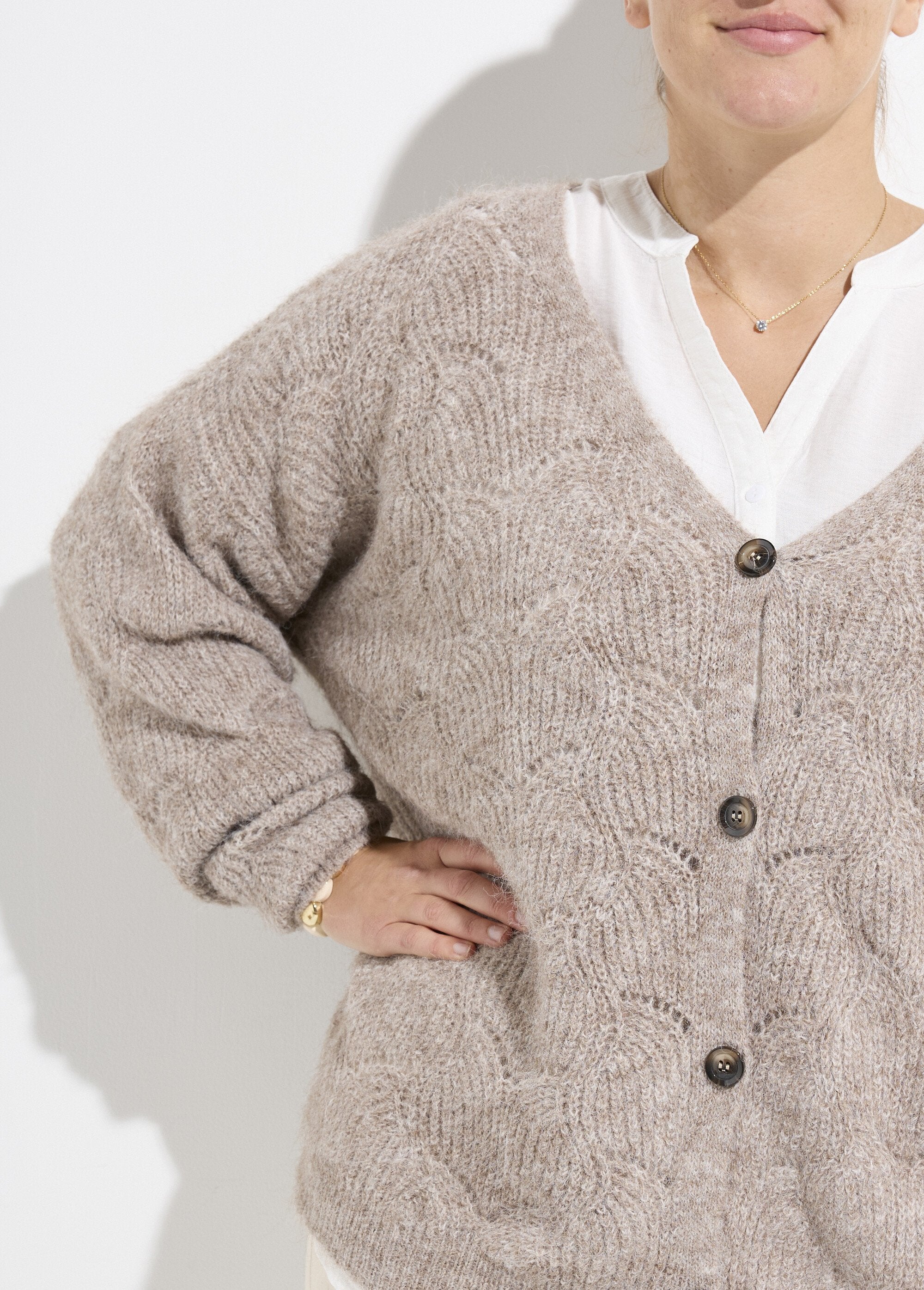 Cardigan_caldo_con_schiuma_e_lana_Beige_DE1_curvy