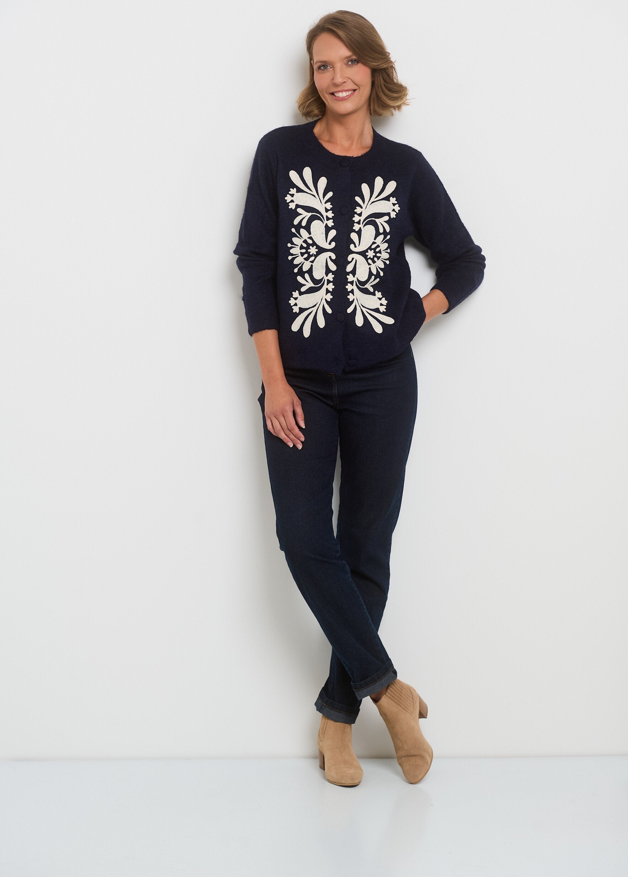 Cardigan_caldo_con_motivi_applicati_Marine_SF1_slim