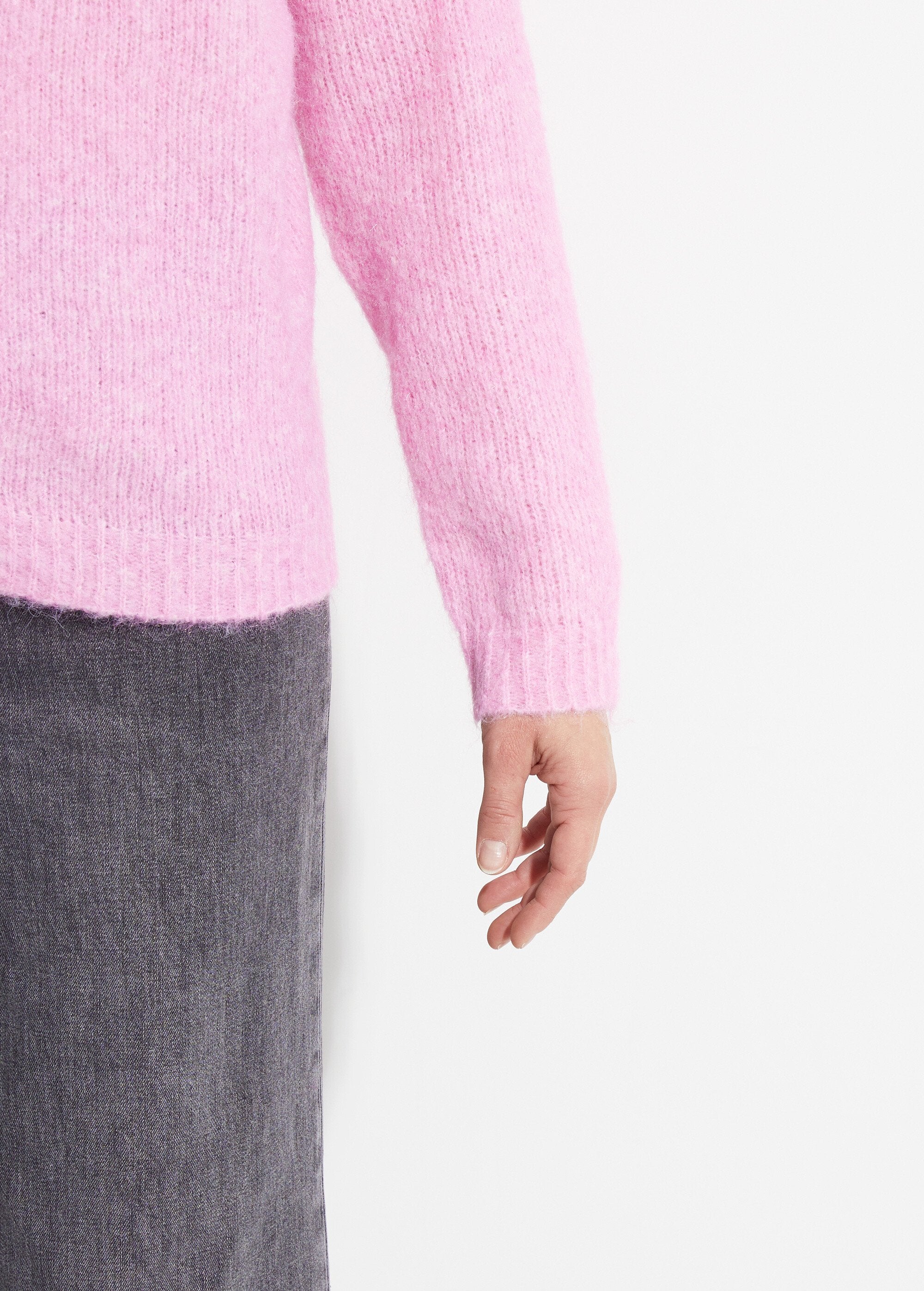 Cardigan_a_maglia_con_scollo_rotondo_in_lana_Rose_DE2_slim
