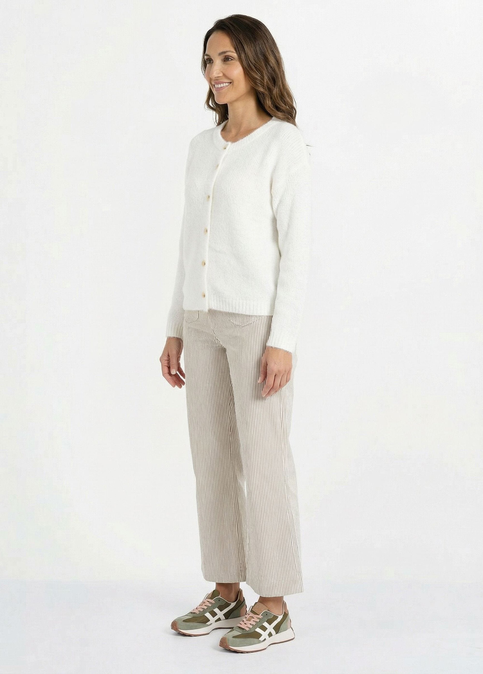 Cardigan_a_maglia_con_scollo_rotondo_in_lana_Blanc_GA1_slim