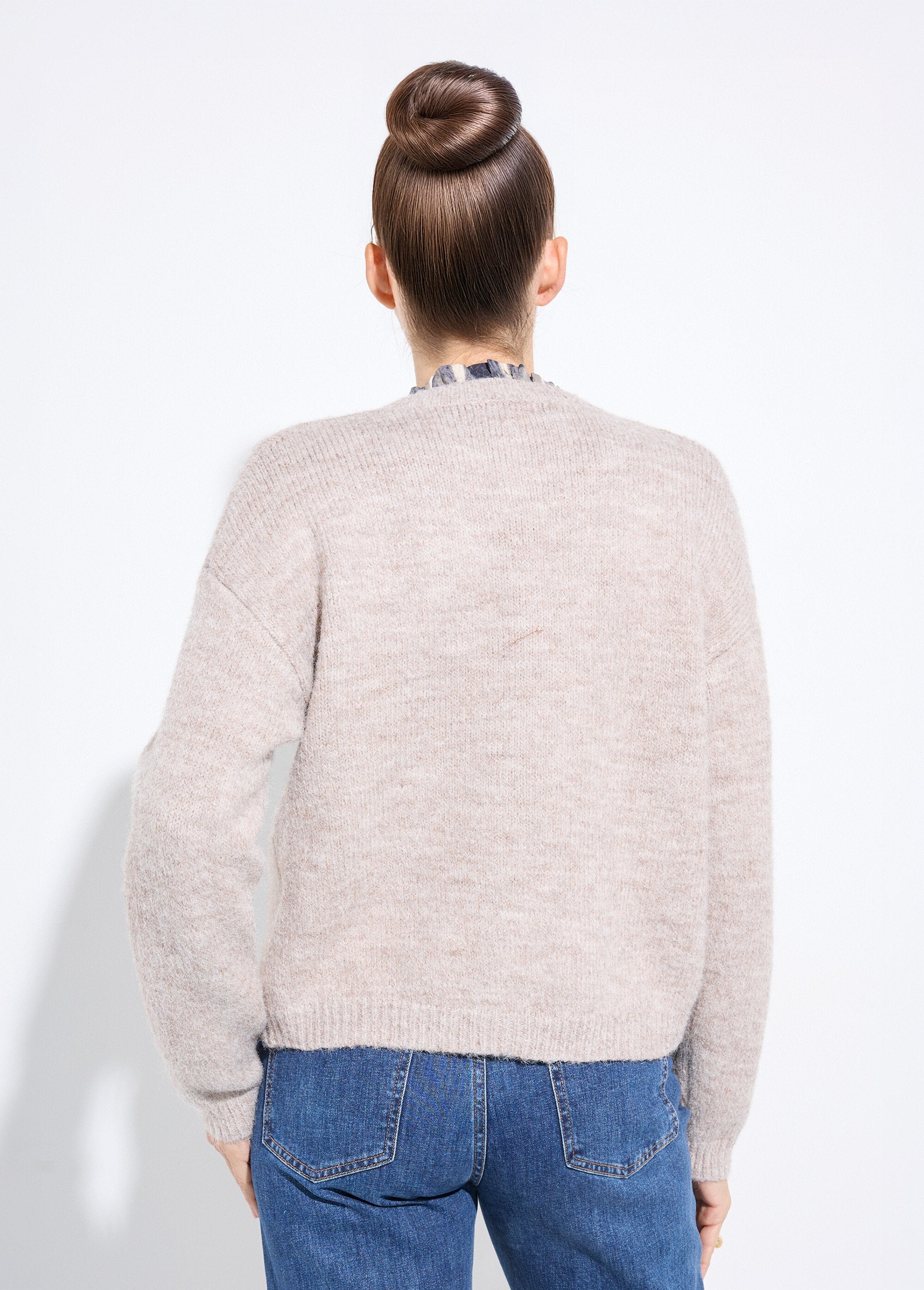 Cardigan_in_lana_con_scollo_rotondo_e_bottoni_gioiello_in_metallo_Beige_DO1_slim