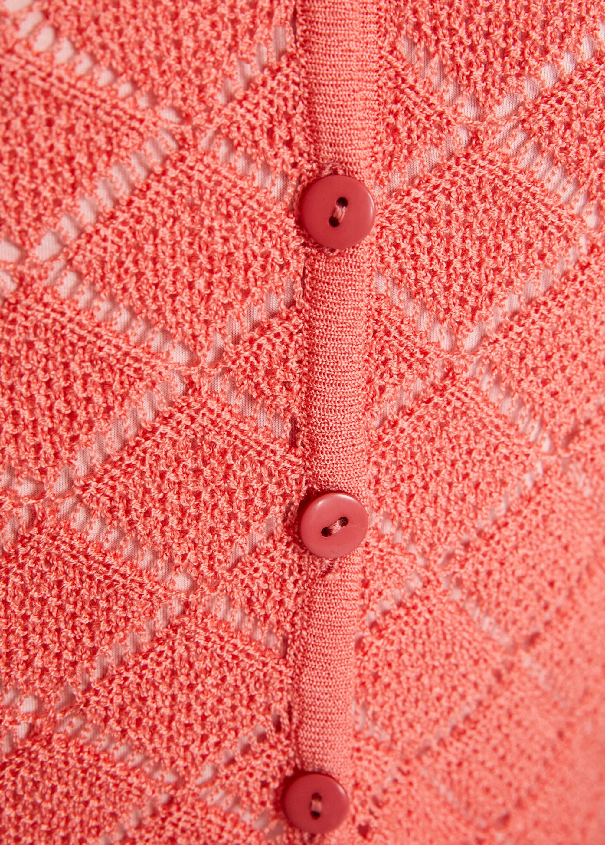 Cardigan_corto,_traforato_e_abbottonato_con_scollo_a_V_Corail_DE2_slim