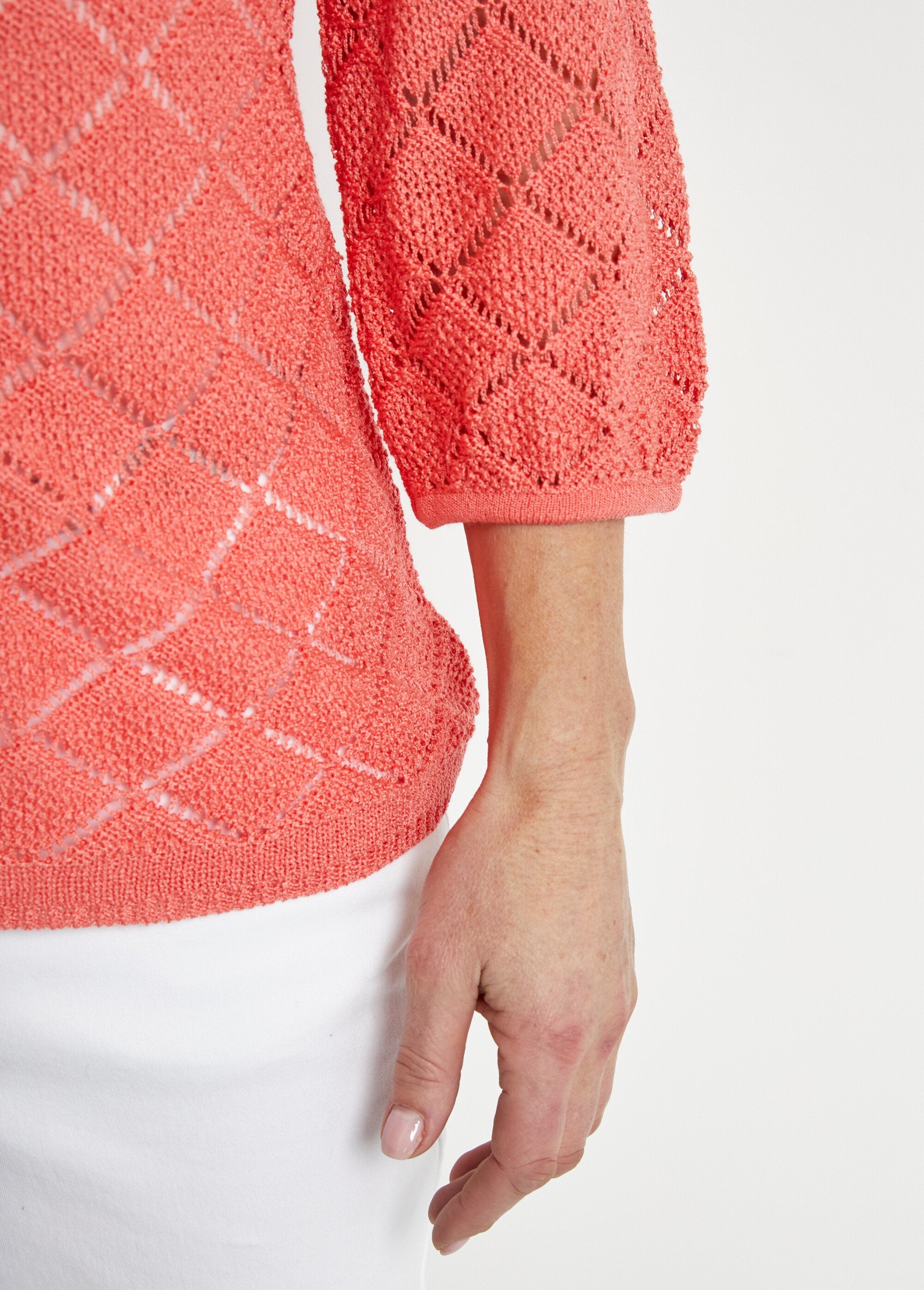 Cardigan_corto,_traforato_e_abbottonato_con_scollo_a_V_Corail_DE3_slim