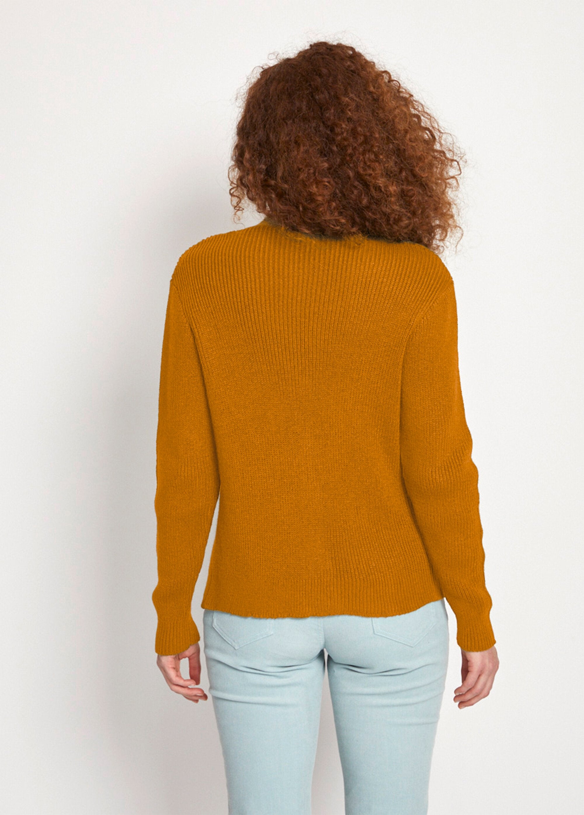 Cardigan_con_scollo_a_V_e_bottoni_in_maglia_perlata_Ocre_DO1_slim