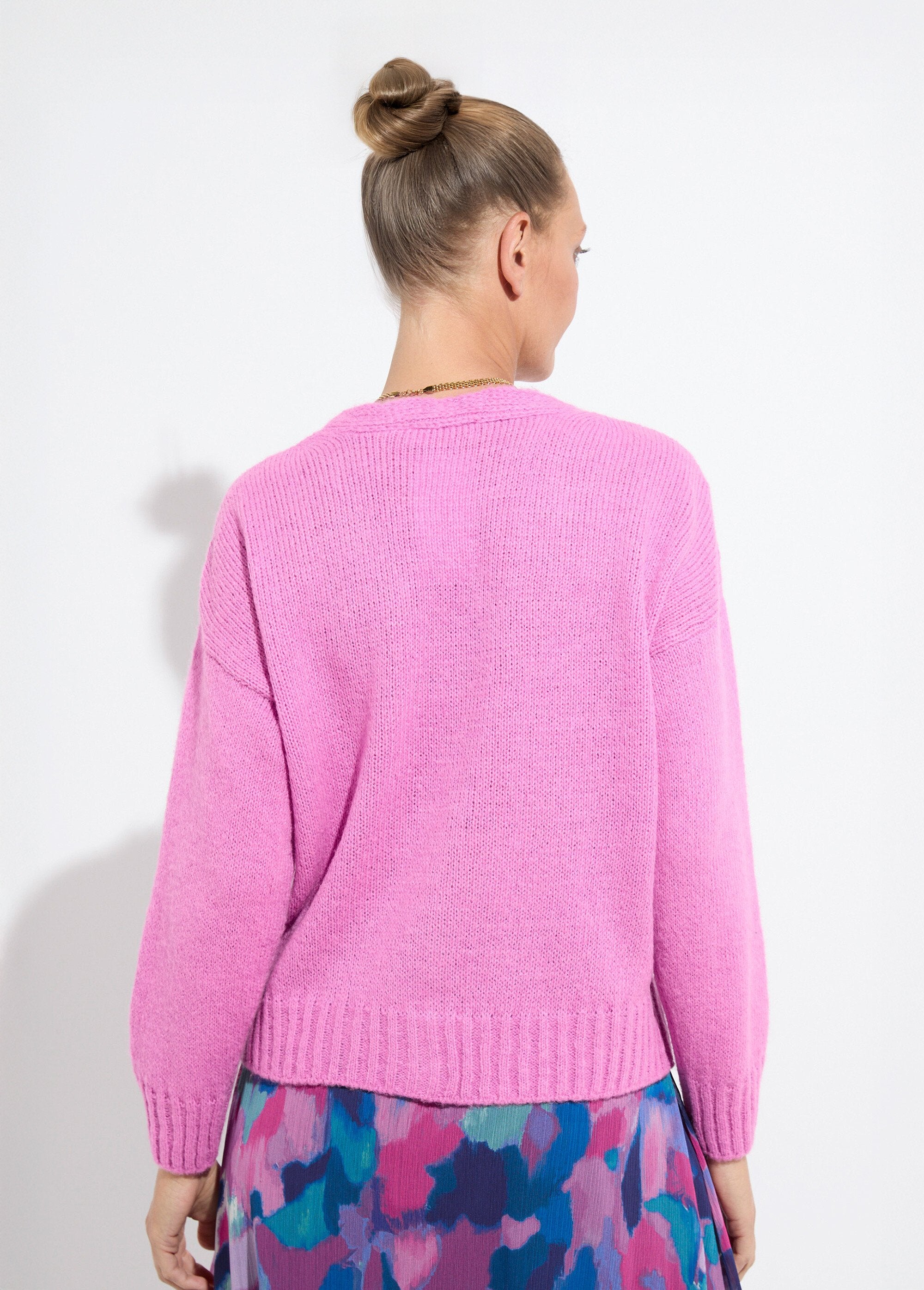 Cardigan_abbottonato_con_scollo_a_V_in_misto_mohair_Magenta_DO1_slim