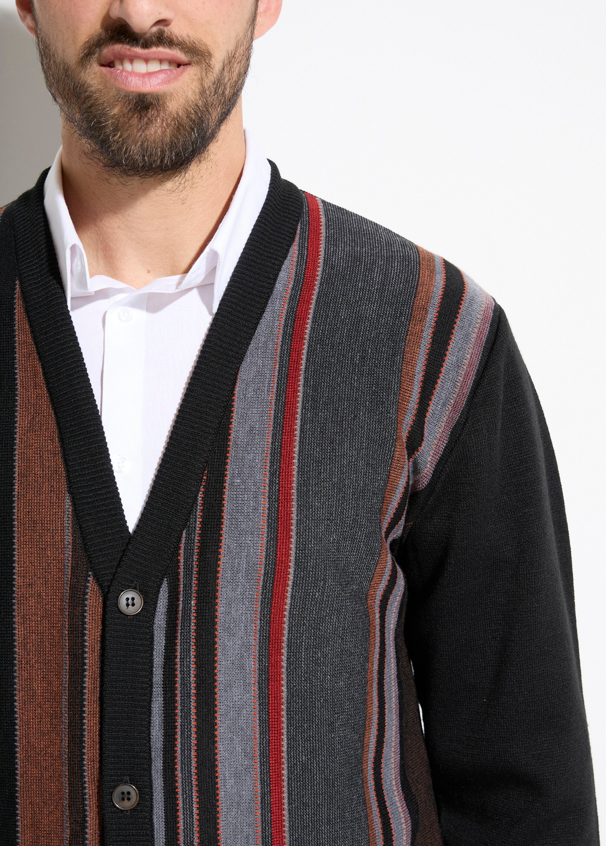 Cardigan_con_scollo_a_V_in_lana_jacquard_a_righe_e_bottoni_Noir_DE1_slim