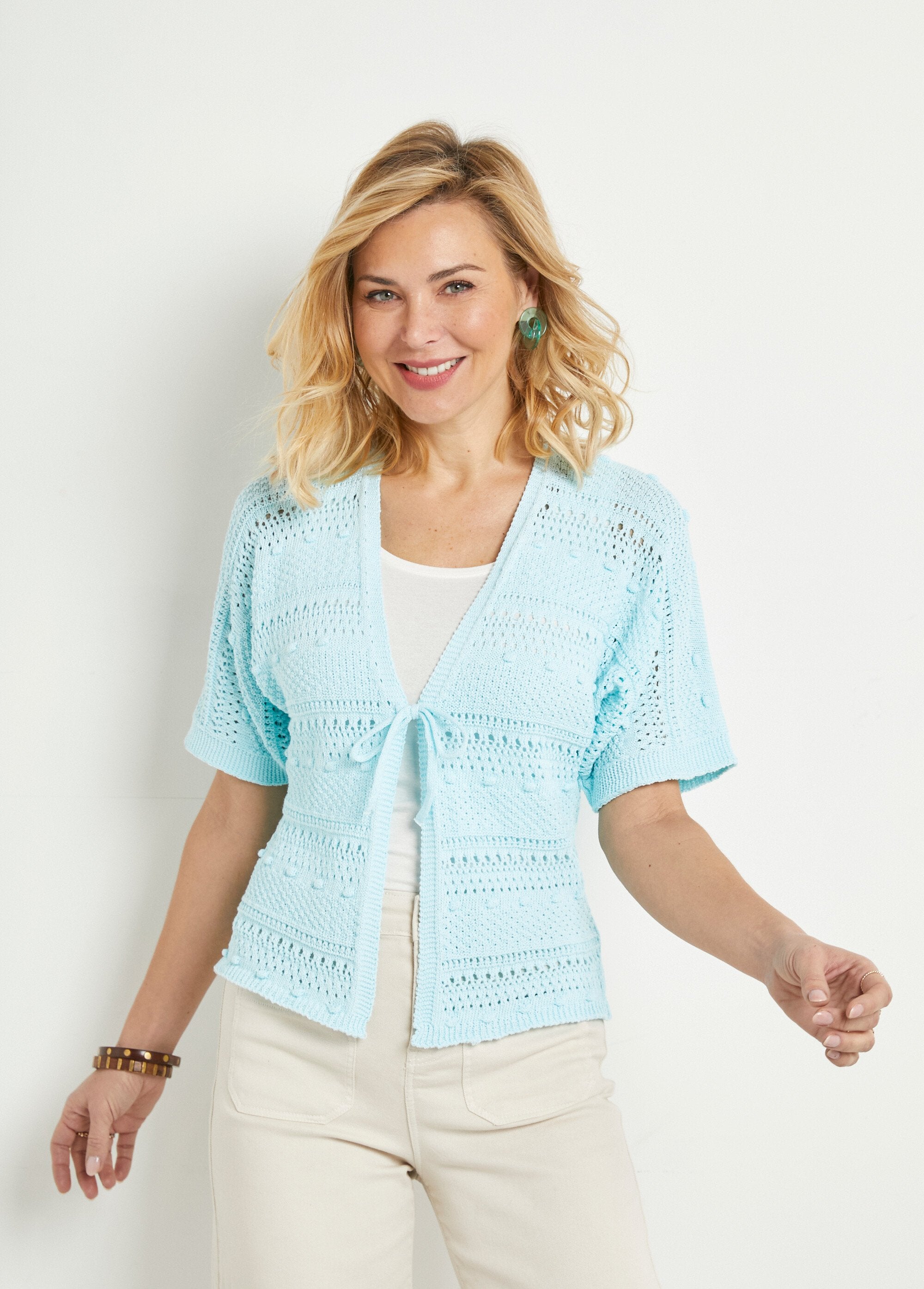 Cardigan_traforato_a_maniche_corte_con_scollo_a_V_e_chiusura_a_cravatta_Aqua_FA1_slim