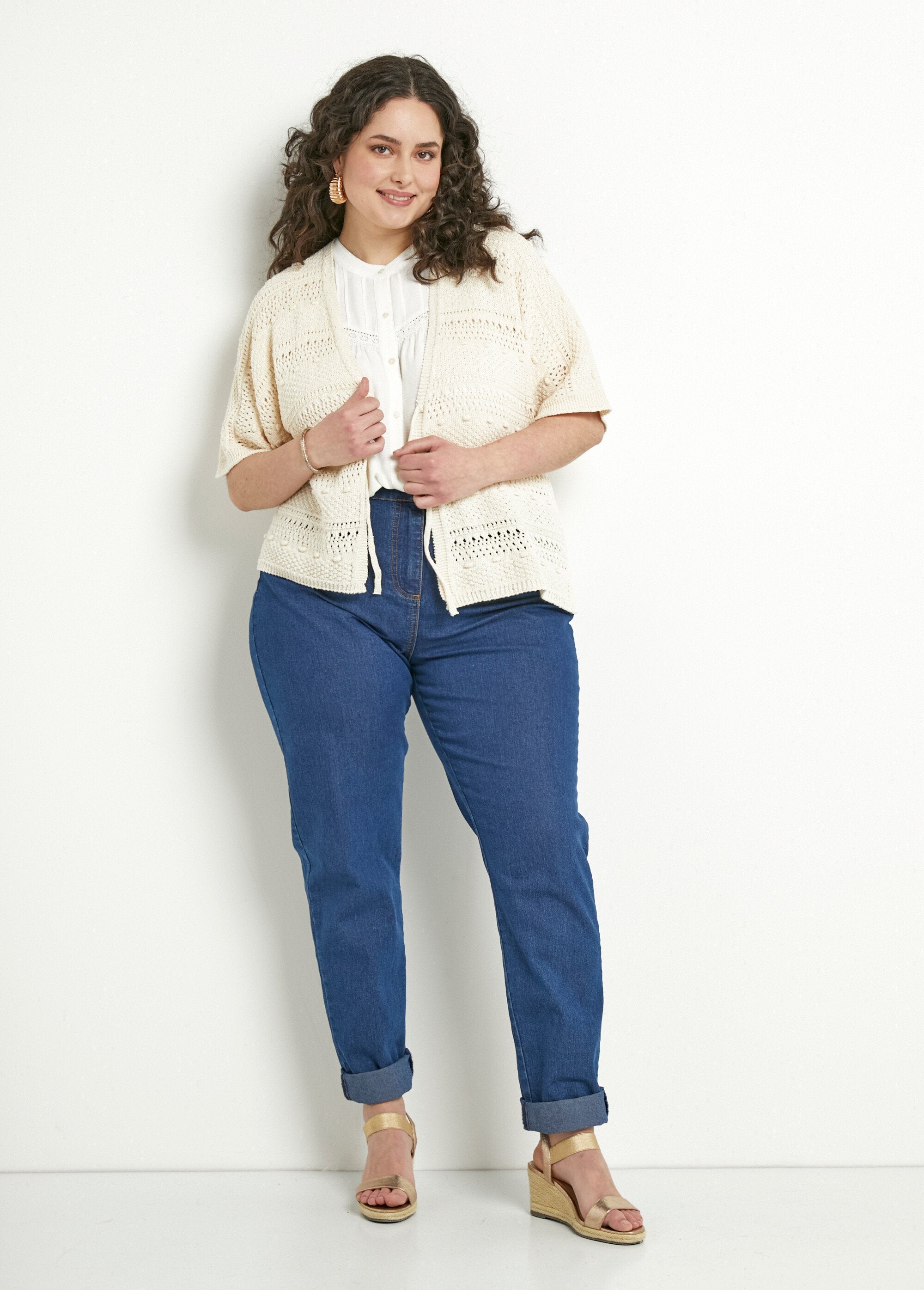 Cardigan_traforato_a_maniche_corte_con_scollo_a_V_e_chiusura_a_cravatta_Ficelle_SF1_curvy