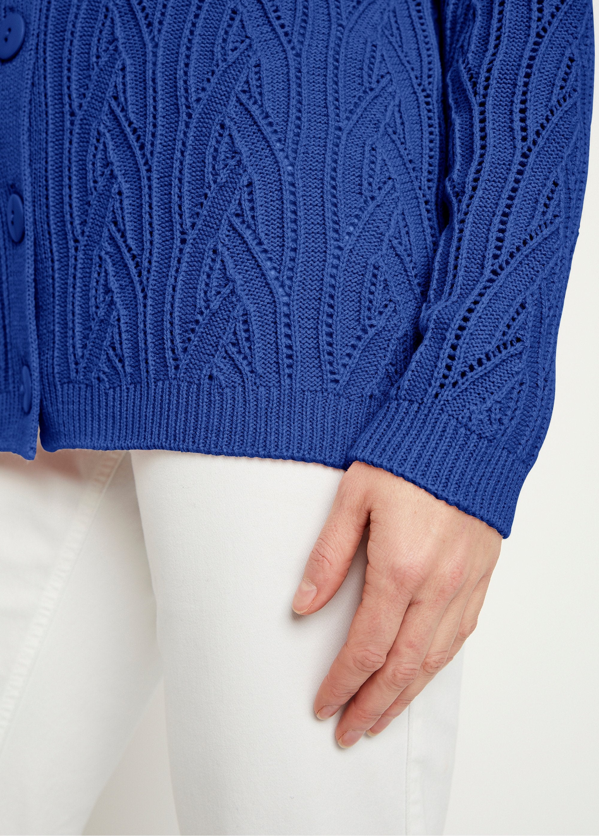 Cardigan_corto_traforato_con_bottoni_BLU_DE2_slim